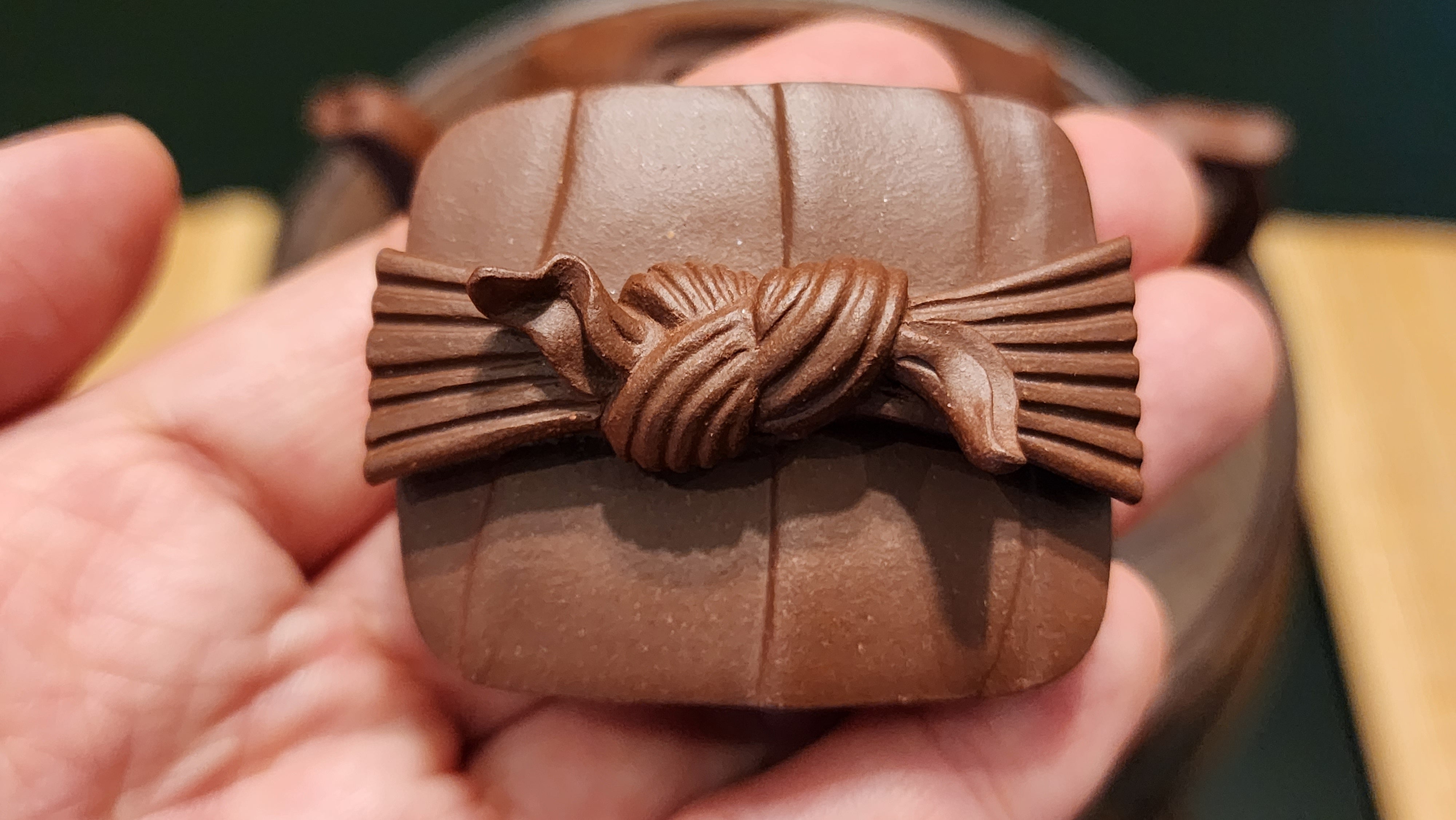 Ming Yuan Yin Bao 鸣远印包, made of the Nationally-Authenticated True 4th Quarry DiCaoQing 国家验证四号井底槽青, Huang Long Yuan certification, crafted by our L4 Assoc Master Yang Quan Sheng 杨全胜。2 Units ~ both sold, to our patrons in Finland and Vietnam.  Thank you!