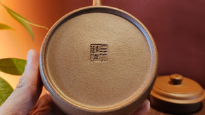 De Zhong 德钟, 291ml, Hong JiangPoNi 红降坡泥,  by our Craftsman Wu Min Jie 吴敏杰。
