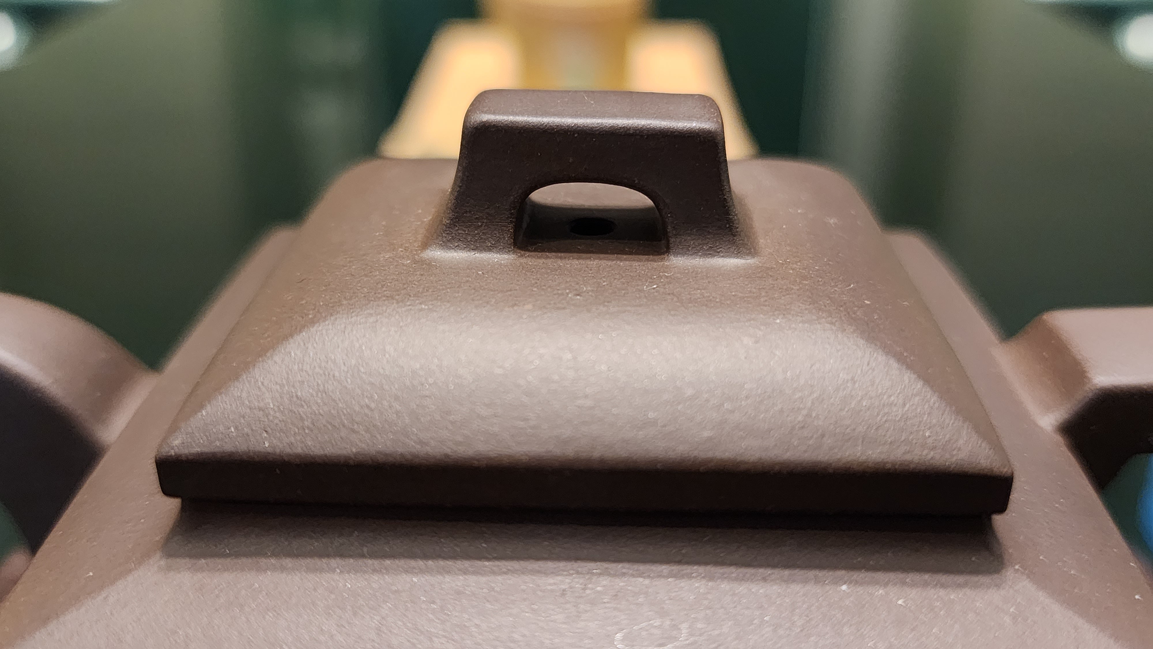 Ya Ming Si Fang 亚明四方, Clay (extinct): Wu Ni 乌泥 from Grand Master Han Qi Lou 韩其楼, Engraving Art by Master Wang Chao Peng 王超鹏, Pot crafted by Master Lu Shun Rong 陆顺荣。