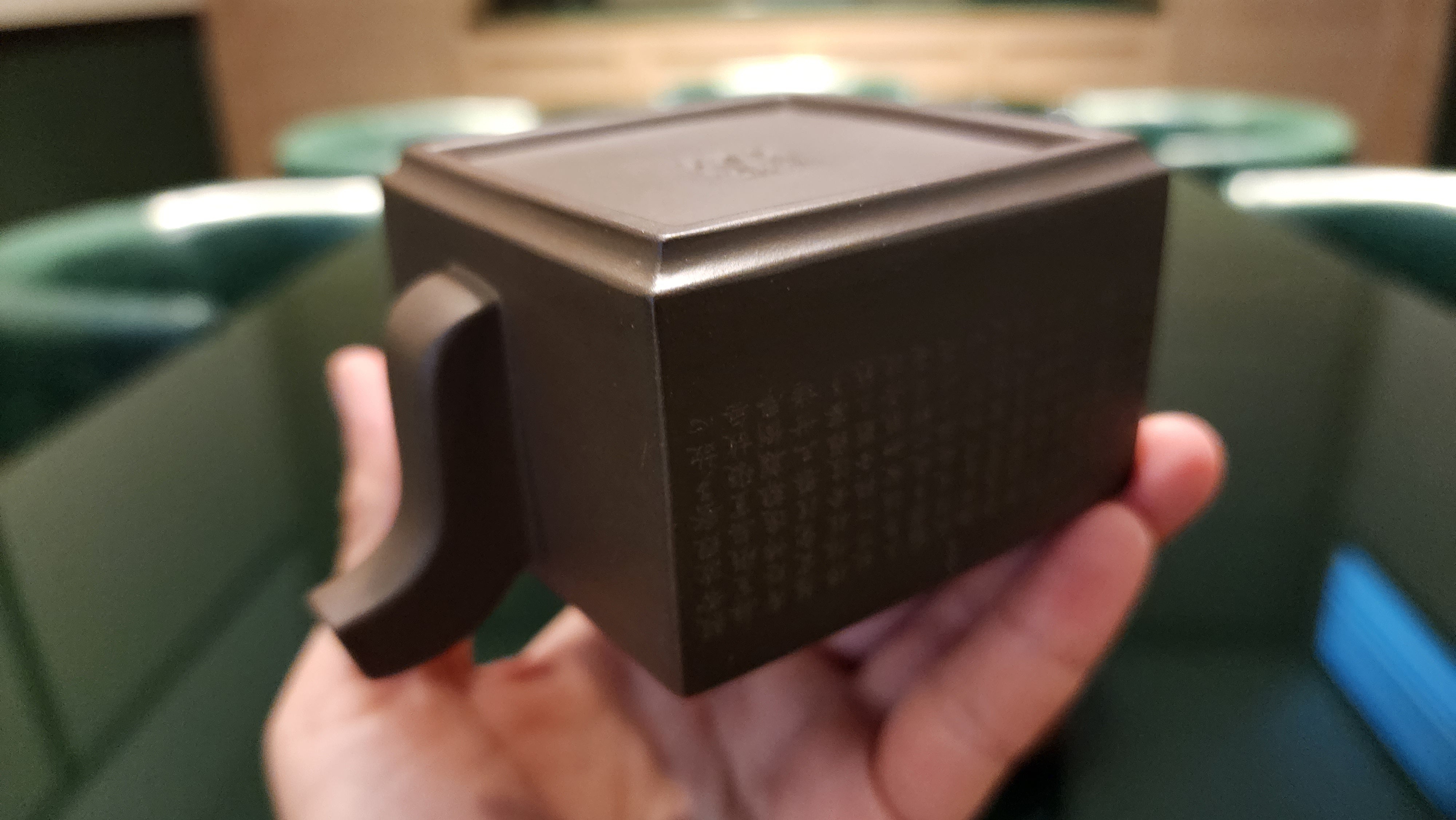 Ya Ming Si Fang 亚明四方, Clay (extinct): Wu Ni 乌泥 from Grand Master Han Qi Lou 韩其楼, Engraving Art by Master Wang Chao Peng 王超鹏, Pot crafted by Master Lu Shun Rong 陆顺荣。