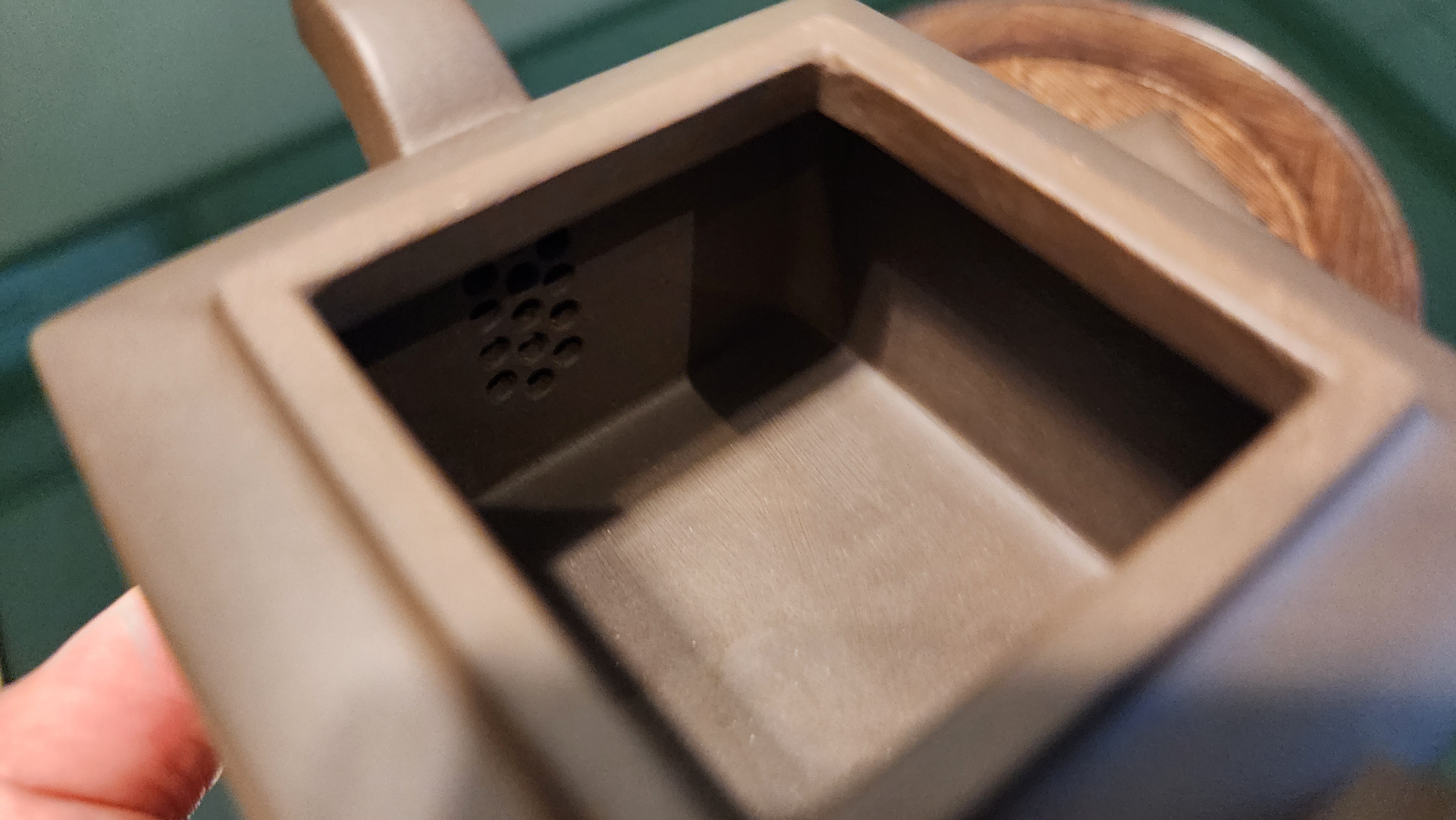 Ya Ming Si Fang 亚明四方, Clay (extinct): Wu Ni 乌泥 from Grand Master Han Qi Lou 韩其楼, Engraving Art by Master Wang Chao Peng 王超鹏, Pot crafted by Master Lu Shun Rong 陆顺荣。