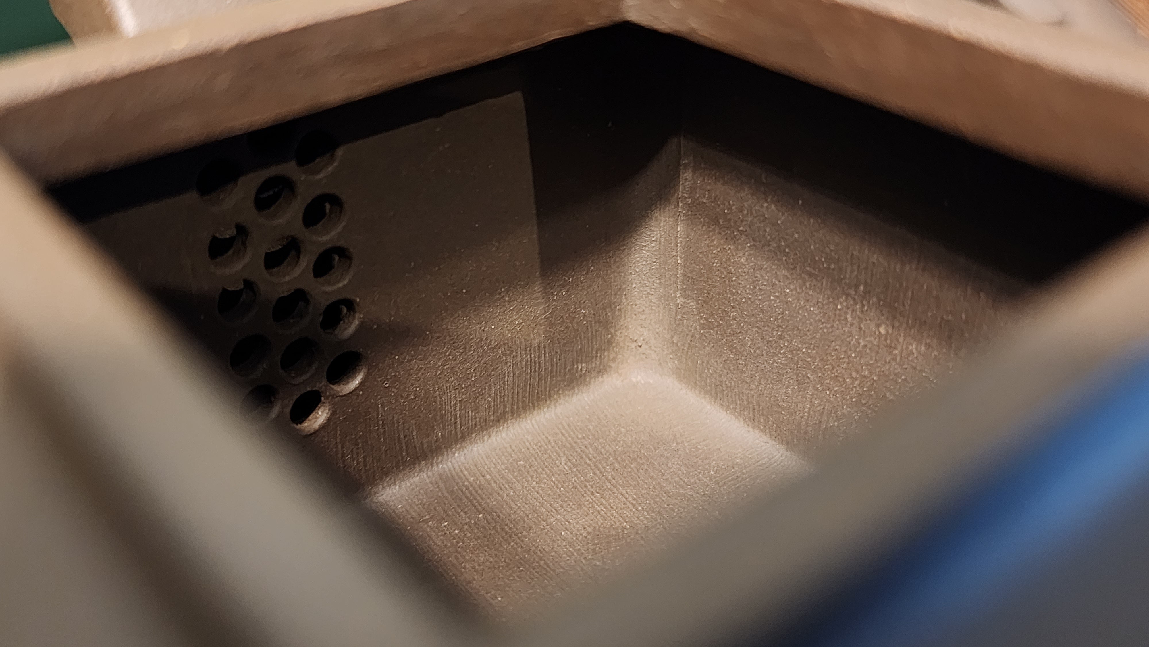 Ya Ming Si Fang 亚明四方, Clay (extinct): Wu Ni 乌泥 from Grand Master Han Qi Lou 韩其楼, Engraving Art by Master Wang Chao Peng 王超鹏, Pot crafted by Master Lu Shun Rong 陆顺荣。