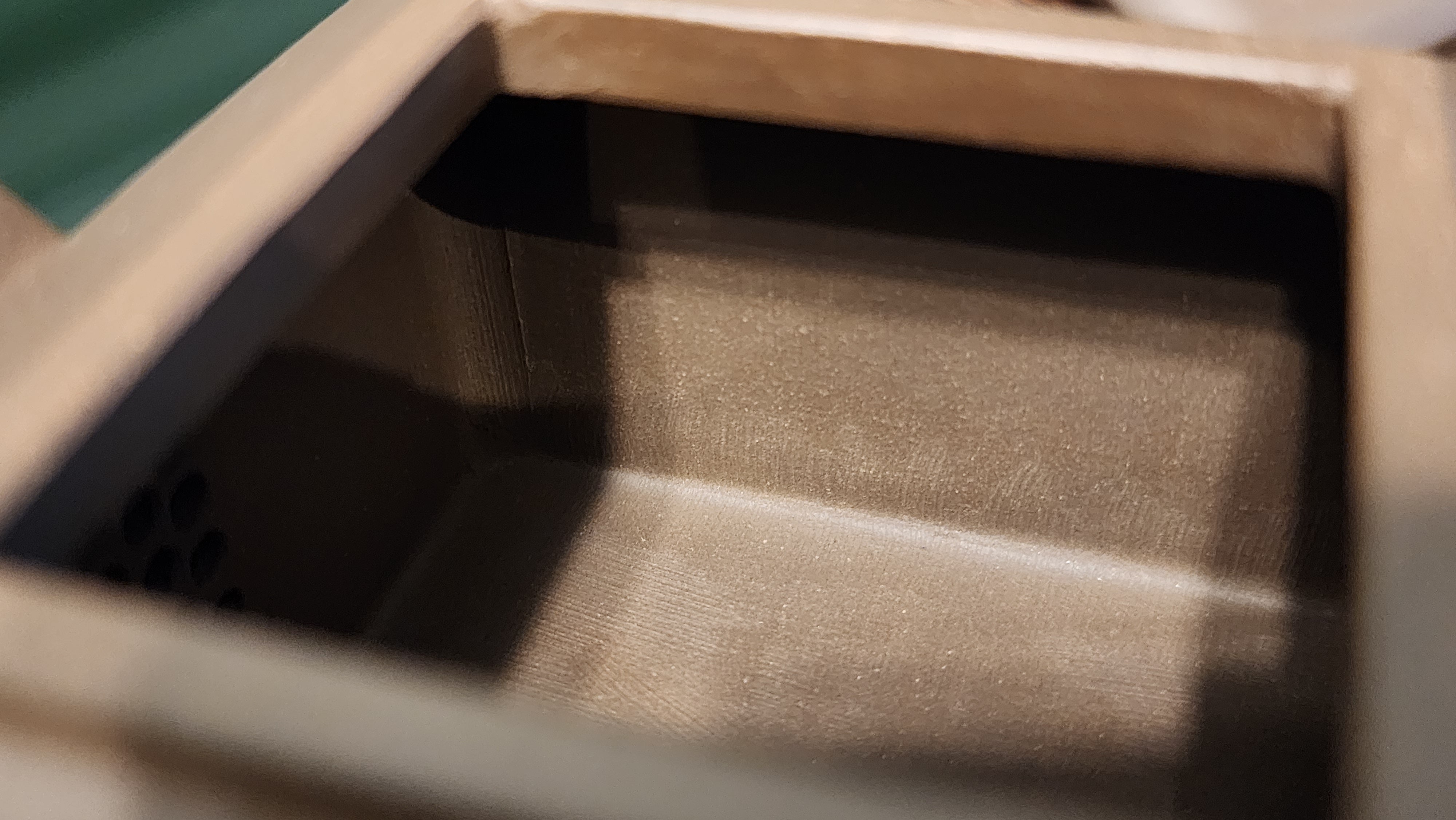 Ya Ming Si Fang 亚明四方, Clay (extinct): Wu Ni 乌泥 from Grand Master Han Qi Lou 韩其楼, Engraving Art by Master Wang Chao Peng 王超鹏, Pot crafted by Master Lu Shun Rong 陆顺荣。