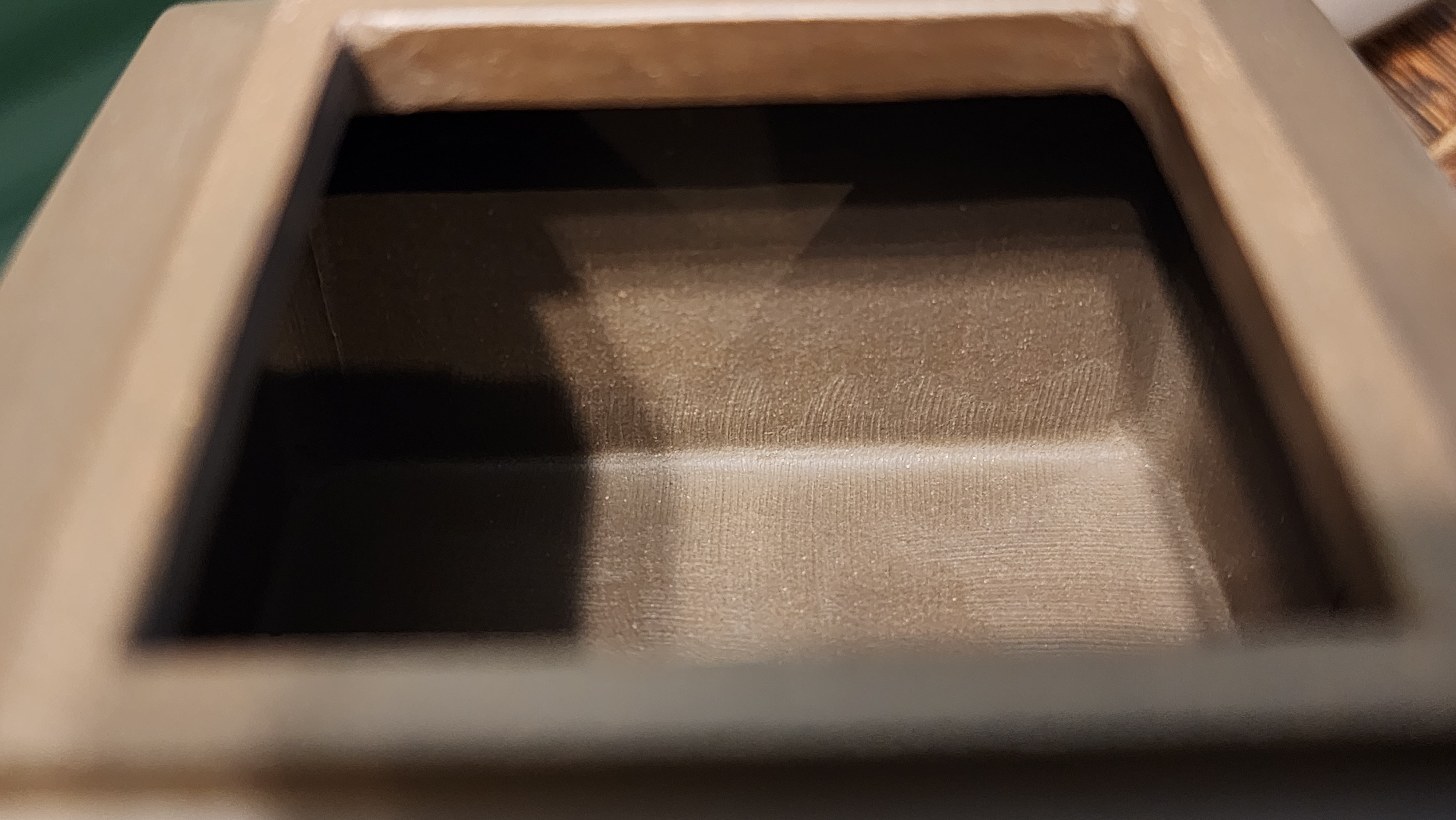 Ya Ming Si Fang 亚明四方, Clay (extinct): Wu Ni 乌泥 from Grand Master Han Qi Lou 韩其楼, Engraving Art by Master Wang Chao Peng 王超鹏, Pot crafted by Master Lu Shun Rong 陆顺荣。