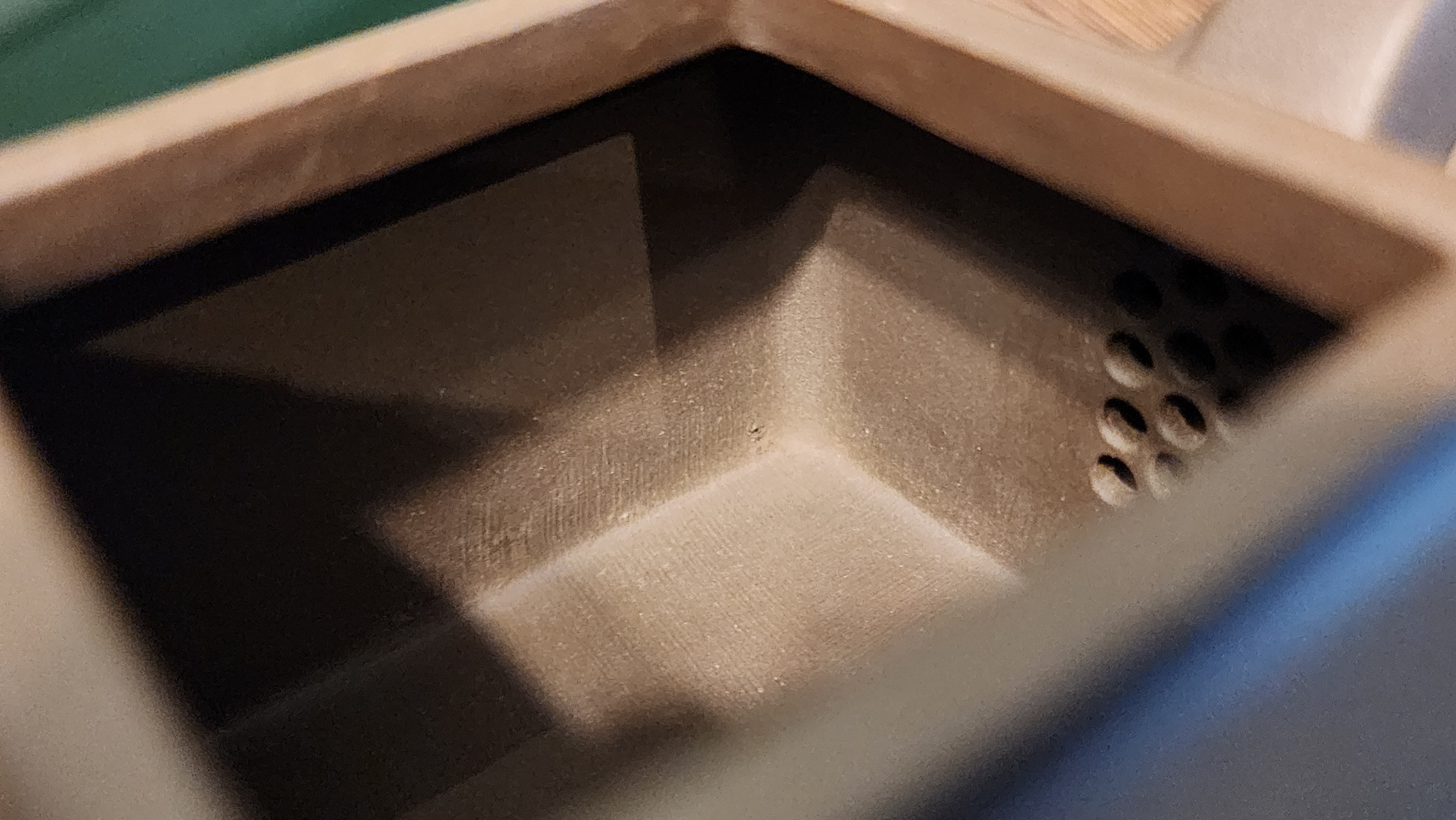 Ya Ming Si Fang 亚明四方, Clay (extinct): Wu Ni 乌泥 from Grand Master Han Qi Lou 韩其楼, Engraving Art by Master Wang Chao Peng 王超鹏, Pot crafted by Master Lu Shun Rong 陆顺荣。