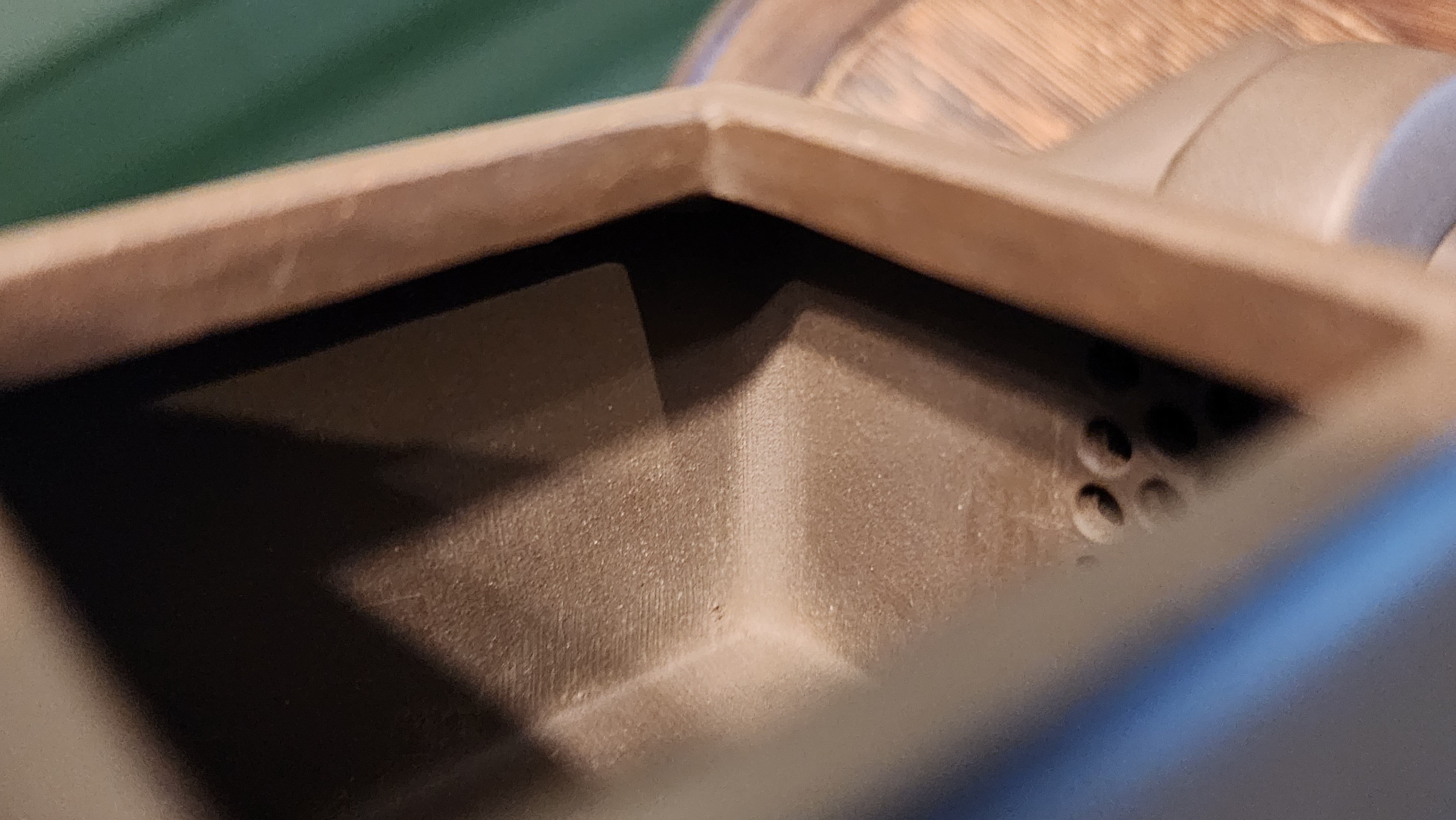 Ya Ming Si Fang 亚明四方, Clay (extinct): Wu Ni 乌泥 from Grand Master Han Qi Lou 韩其楼, Engraving Art by Master Wang Chao Peng 王超鹏, Pot crafted by Master Lu Shun Rong 陆顺荣。