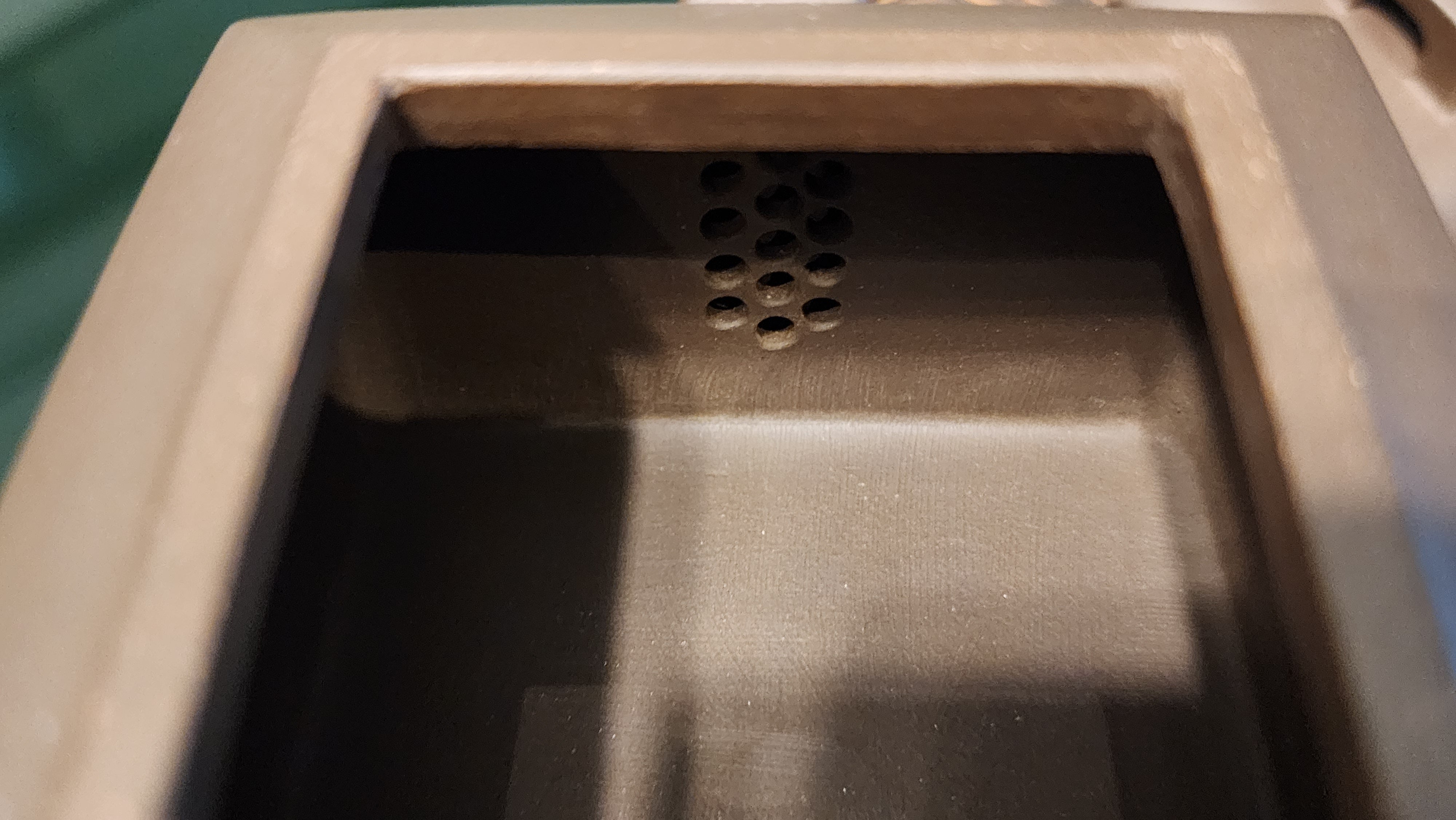 Ya Ming Si Fang 亚明四方, Clay (extinct): Wu Ni 乌泥 from Grand Master Han Qi Lou 韩其楼, Engraving Art by Master Wang Chao Peng 王超鹏, Pot crafted by Master Lu Shun Rong 陆顺荣。