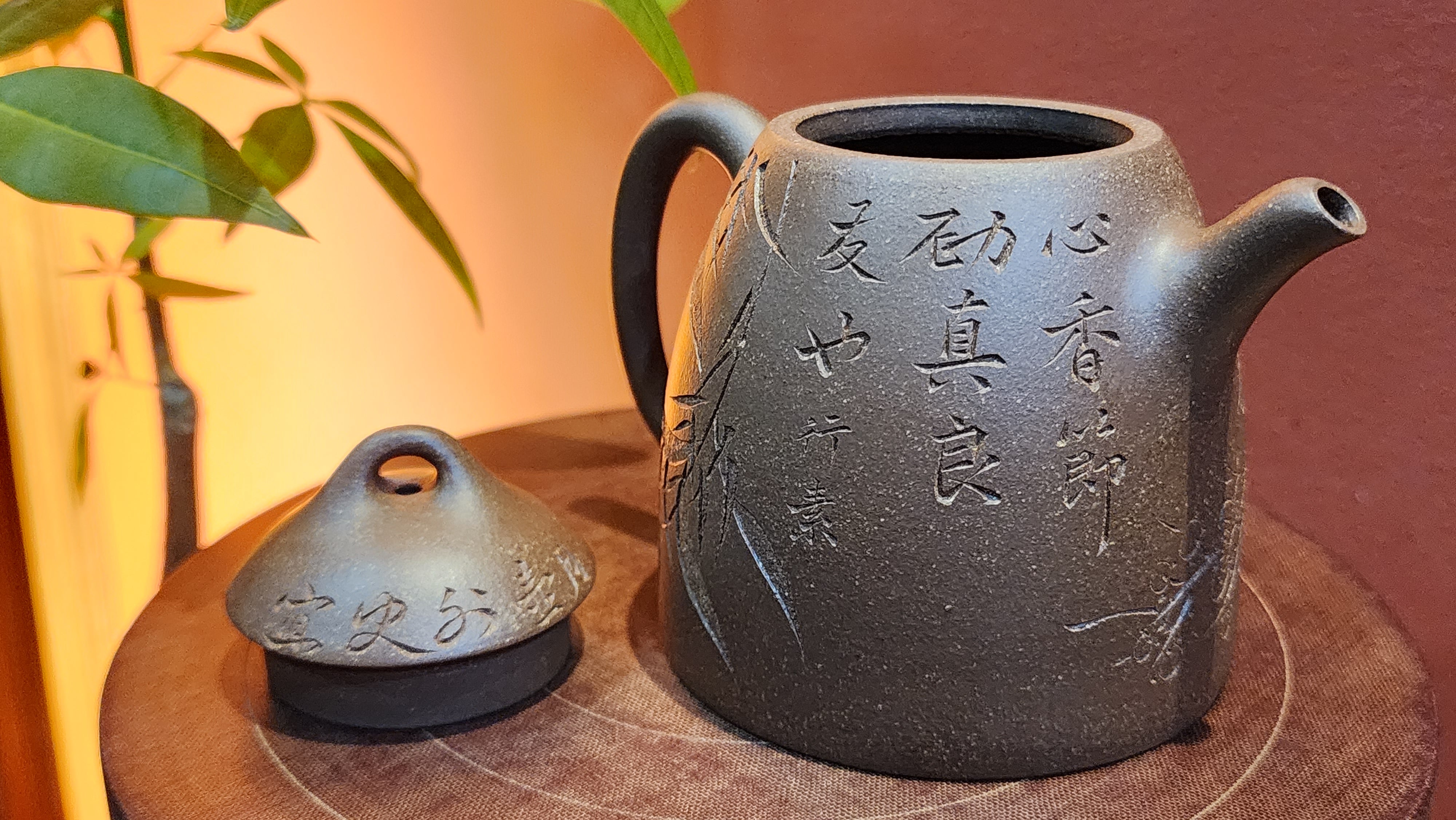 Qin Quan 秦权, 219.7ml, Duan Ni 段泥 by our collaborative Craftsman Zhao Zhi Dong 赵志东, with Engraving of Plum Blossoms 梅花and Calligraphy by L4 Assoc Master Xing Su 行素。