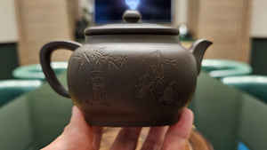 Zhen Si Fang 振四方, Clay (extinct): Wu Ni 乌泥 from Grand Master Han Qi Lou 韩其楼, Engraving Art by Master Chao Peng 王超鹏, Pot crafted by Master Lu Shun Rong 陆顺荣。