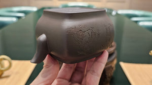 Zhen Si Fang 振四方, Clay (extinct): Wu Ni 乌泥 from Grand Master Han Qi Lou 韩其楼, Engraving Art by Master Chao Peng 王超鹏, Pot crafted by Master Lu Shun Rong 陆顺荣。