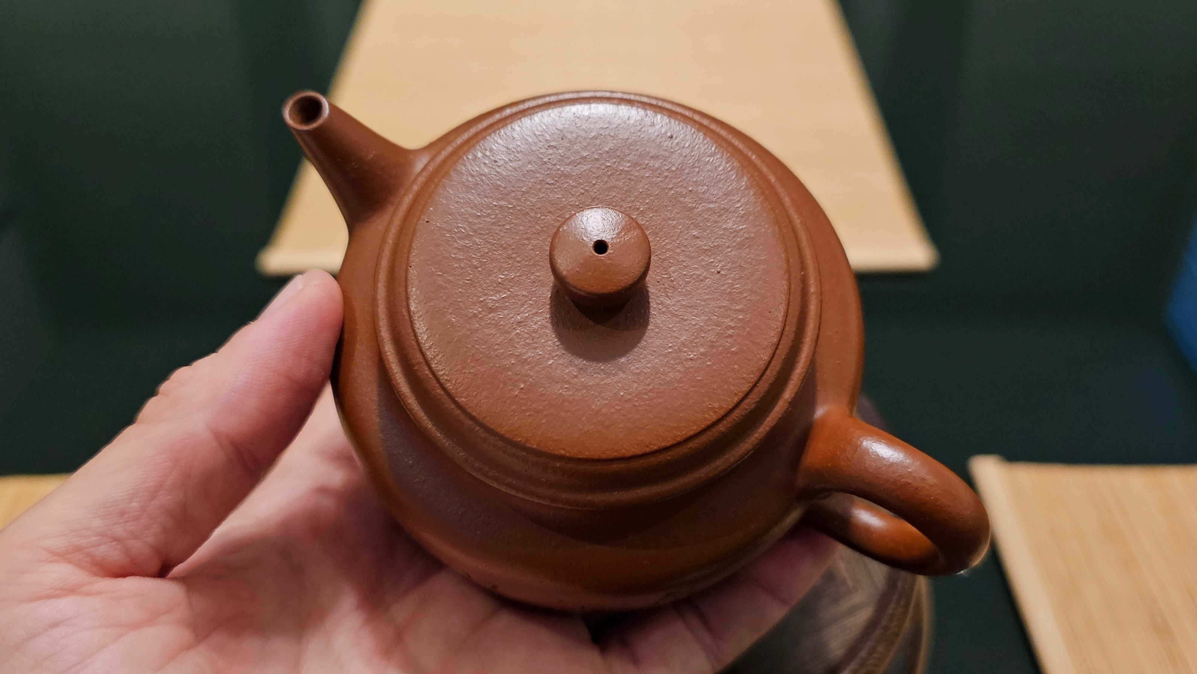 De Zhong 德钟, Yuan Kuang Da Hong Pao 原矿大红袍, made by L2 Senior Master Cao Lan Fang 国家高级工艺美术师～曹兰芳。- commissioned in Jan 2022 for our esteemed Patron Prof Johnston (Melbourne), Shown here for viewing.