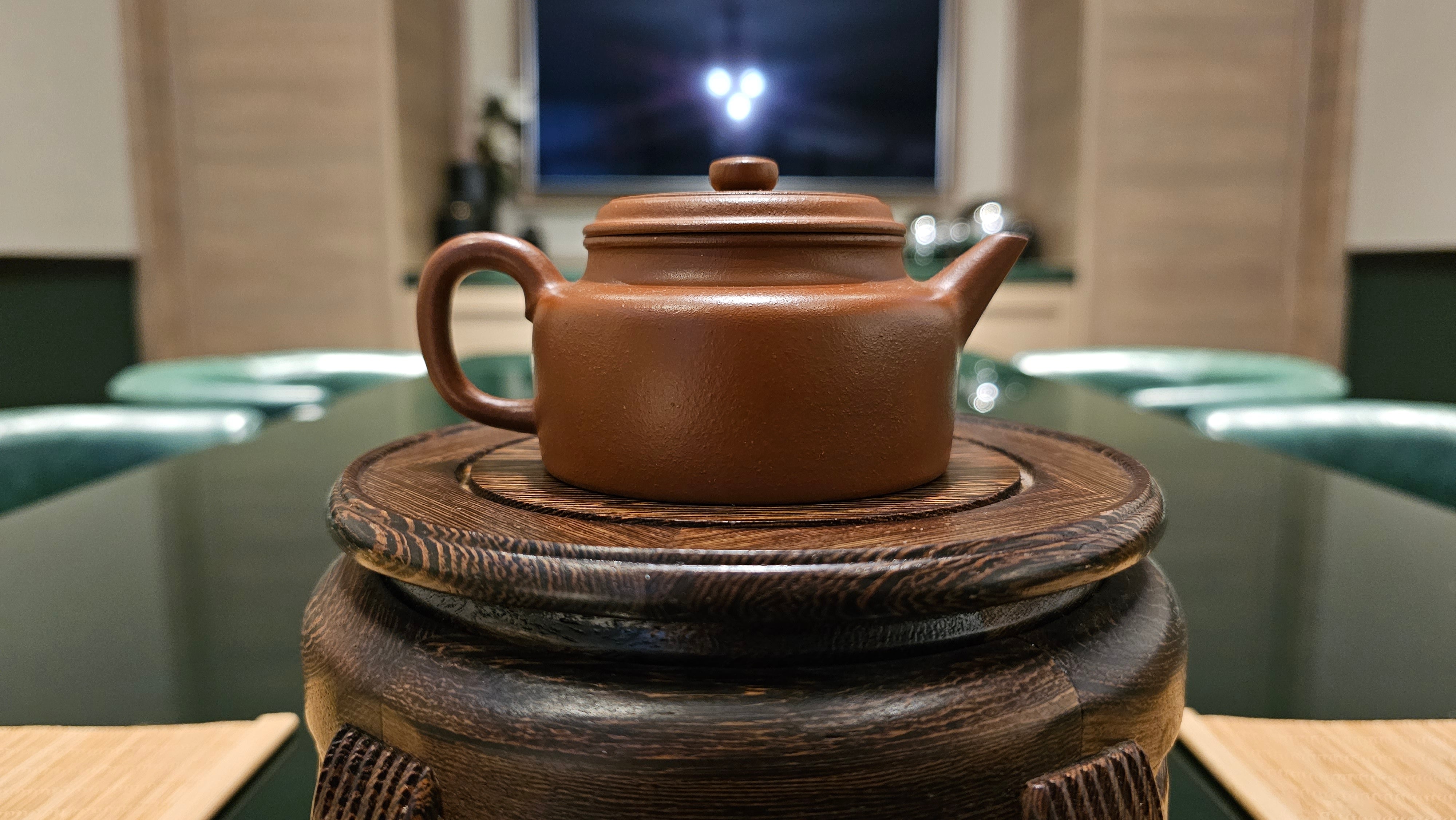 De Zhong 德钟, Yuan Kuang Da Hong Pao 原矿大红袍, made by L2 Senior Master Cao Lan Fang 国家高级工艺美术师～曹兰芳。- commissioned in Jan 2022 for our esteemed Patron Prof Johnston (Melbourne), Shown here for viewing.