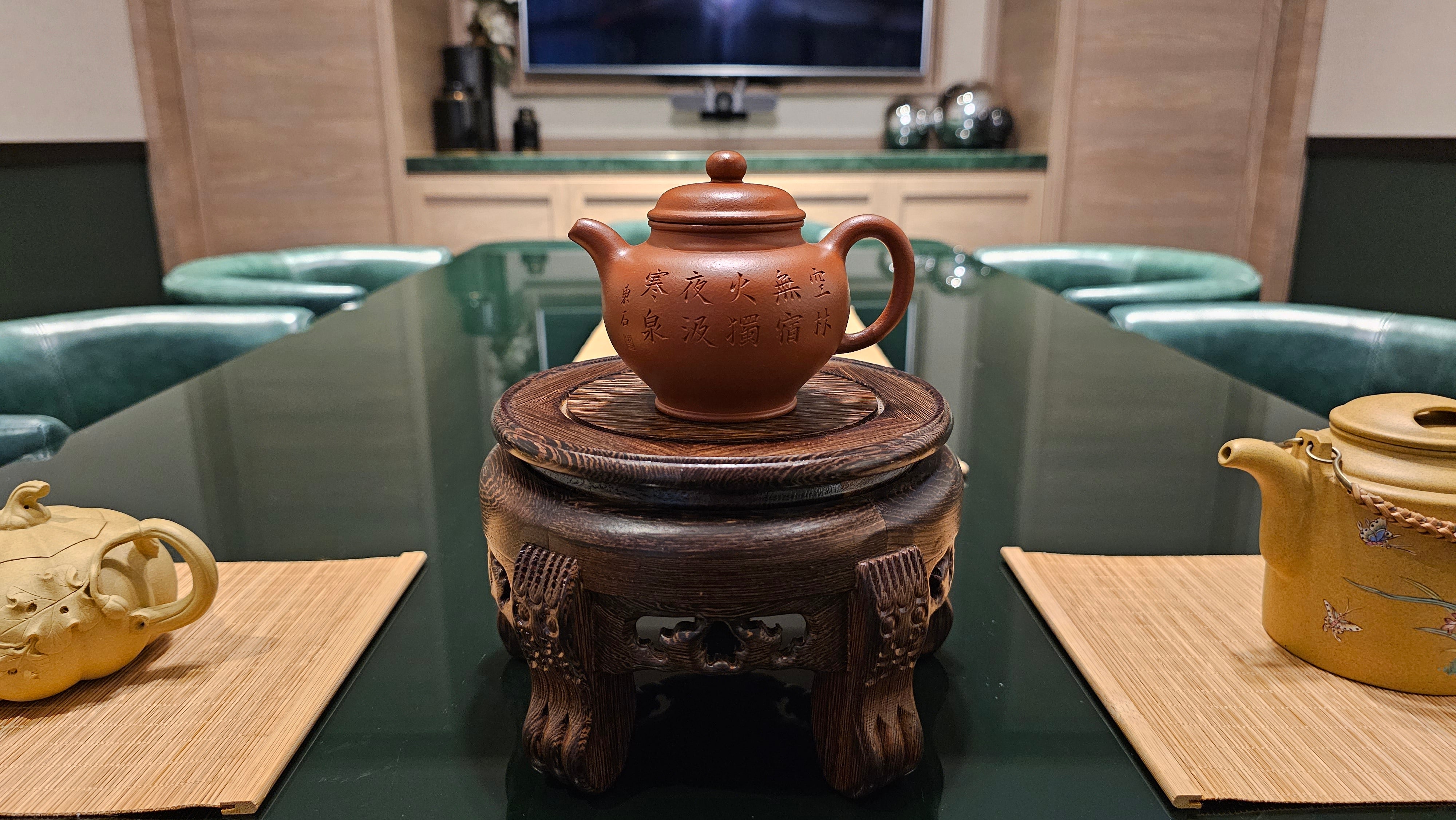 Duo Zhi 掇只, Yuan Kuang Da Hong Pao 原矿大红袍, made by L2 Senior Master Cao Lan Fang 国家高级工艺美术师～曹兰芳。- commissioned in Jan 2022 for our esteemed Patron Prof Griffith (Wales), Shown here for viewing.