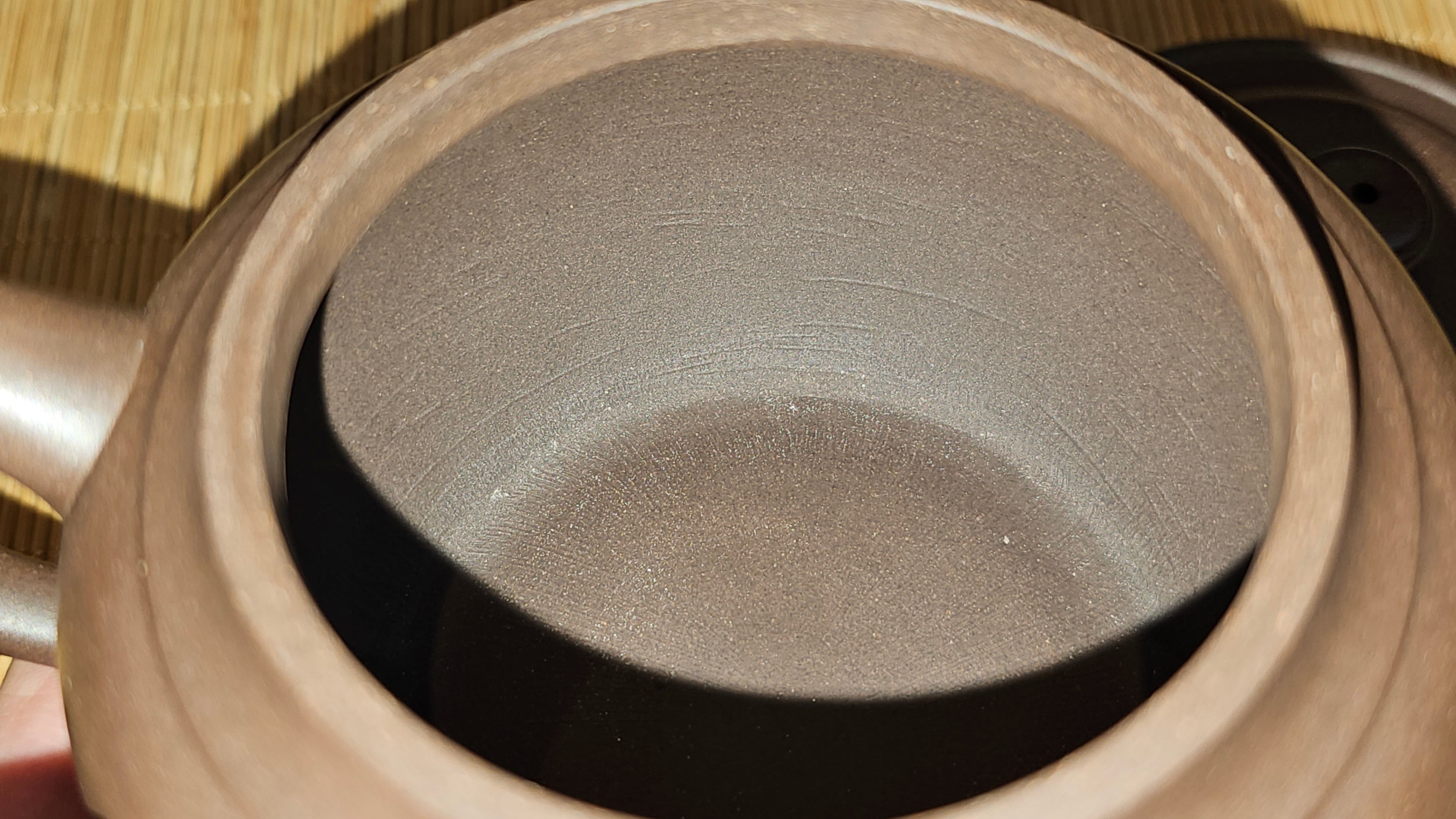 Shui Ping 水平, 305.5ml, Lao Zi Ni 老紫泥, crafted by Craftsman Wang Li Qin 王丽勤。