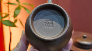 Gong Deng 宫灯, 210.1ml, Lao Zi Ni 老紫泥, by Craftsman Na Yao 娜姚。