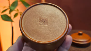 De Zhong 德钟, 127.9ml, ZhaoZhuang ZhuNi 赵庄朱泥, by Craftsman Zhao Xiao Wei 赵小卫。