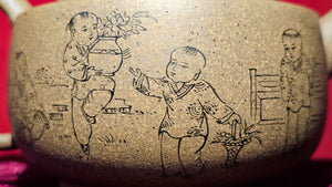 Ying Xi Gong Deng 婴戏宫灯, 430ml, Ming Guo Duan Ni 明国段泥, by L2 Senior Master Cao Lan Fang 曹兰芳。