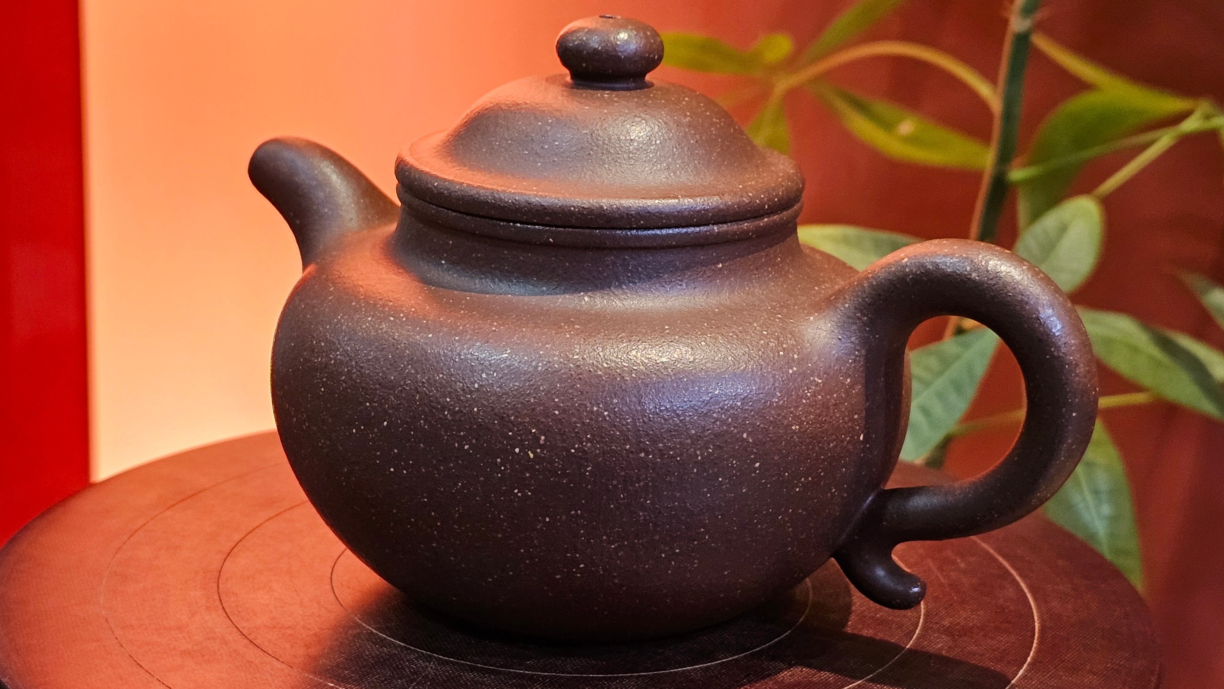 Lian Zi 莲子, 265.2ml, Lao Zi Ni 老紫泥 (Particular High Graininess, and Low Sieve Count), by Craftsman Chen Fa Chu 陈法初。