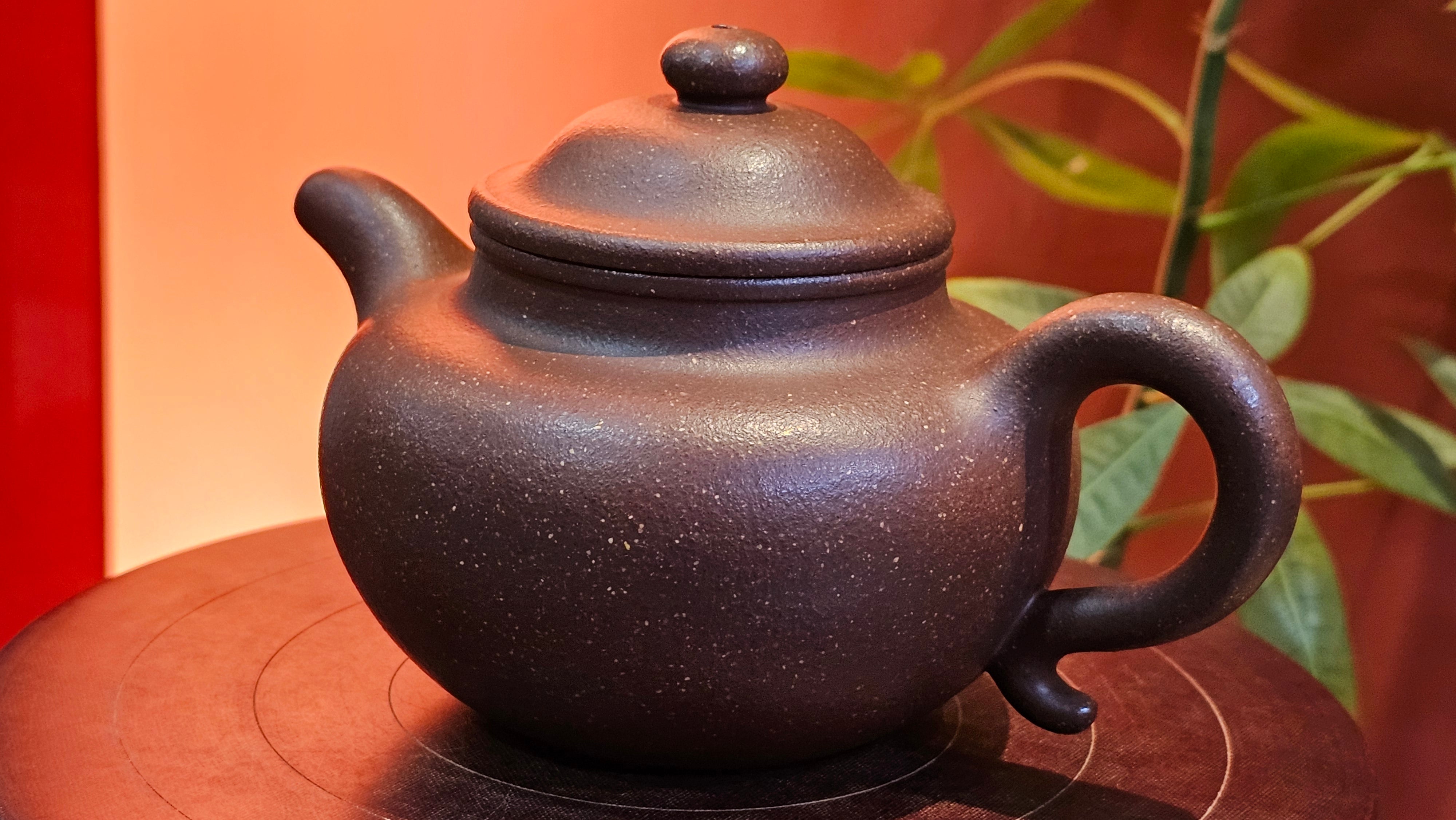 Lian Zi 莲子, 265.2ml, Lao Zi Ni 老紫泥 (Particular High Graininess, and Low Sieve Count), by Craftsman Chen Fa Chu 陈法初。