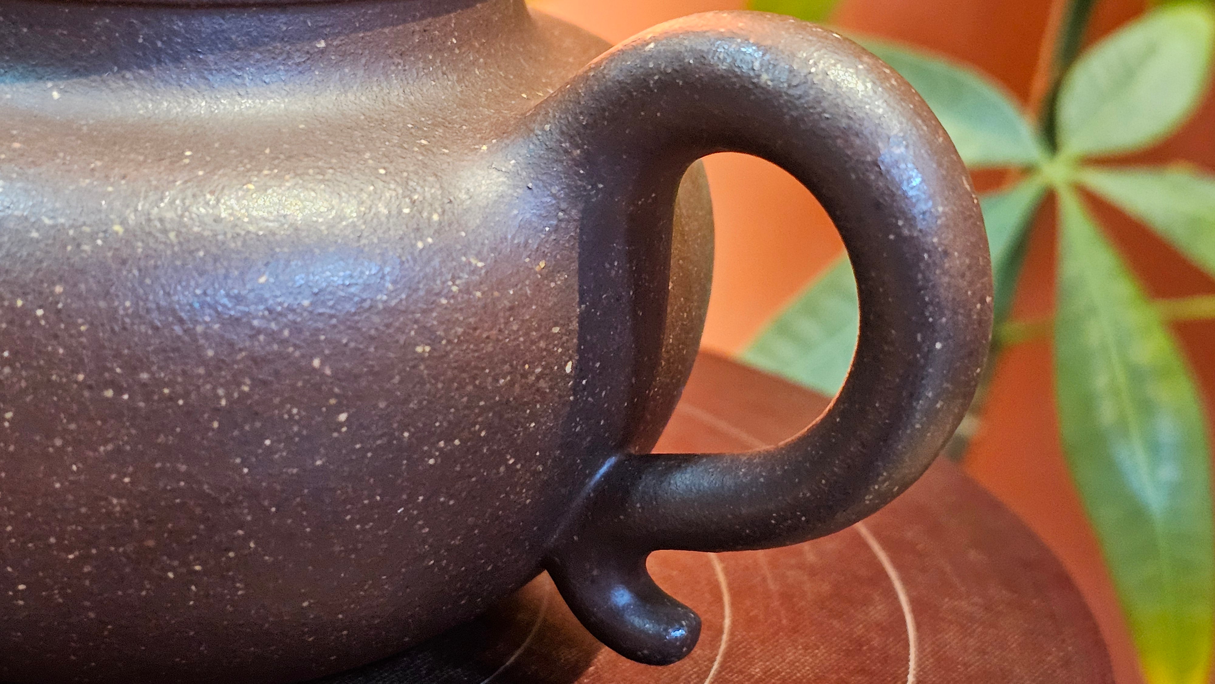 Lian Zi 莲子, 265.2ml, Lao Zi Ni 老紫泥 (Particular High Graininess, and Low Sieve Count), by Craftsman Chen Fa Chu 陈法初。