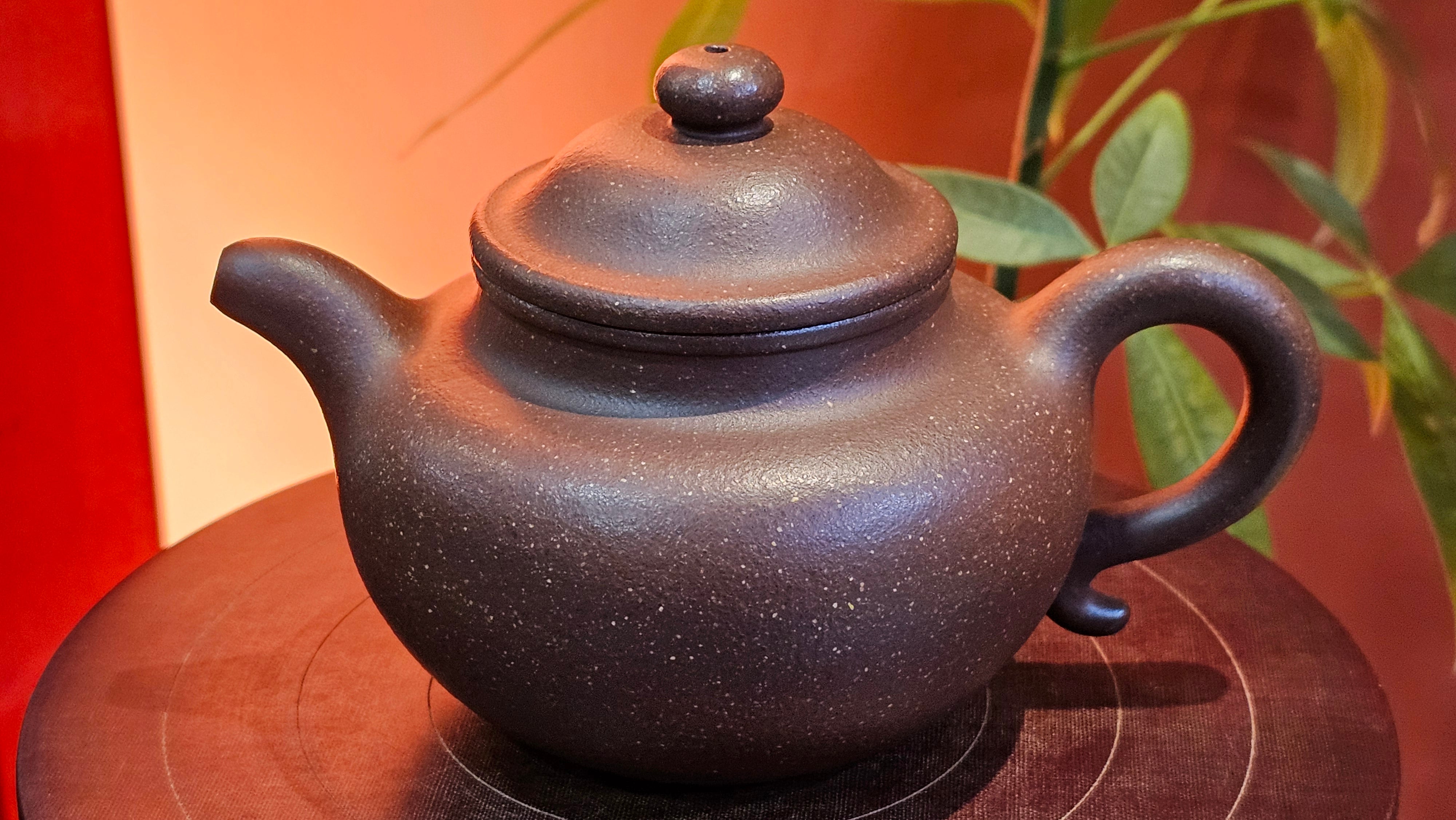 Lian Zi 莲子, 265.2ml, Lao Zi Ni 老紫泥 (Particular High Graininess, and Low Sieve Count), by Craftsman Chen Fa Chu 陈法初。