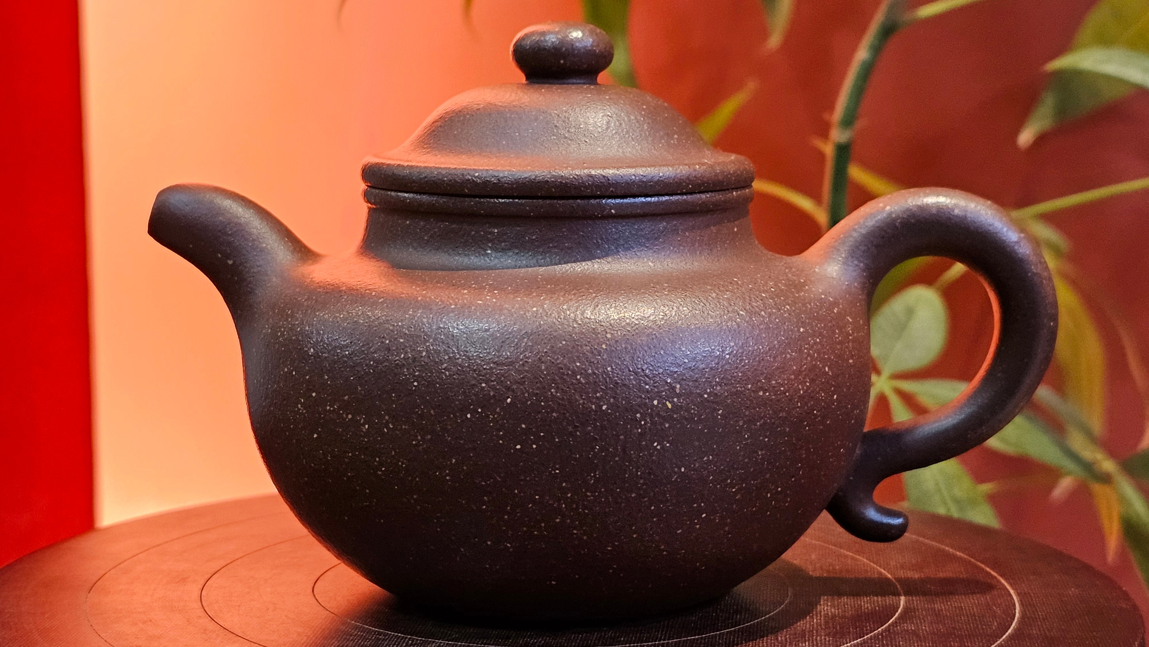 Lian Zi 莲子, 265.2ml, Lao Zi Ni 老紫泥 (Particular High Graininess, and Low Sieve Count), by Craftsman Chen Fa Chu 陈法初。