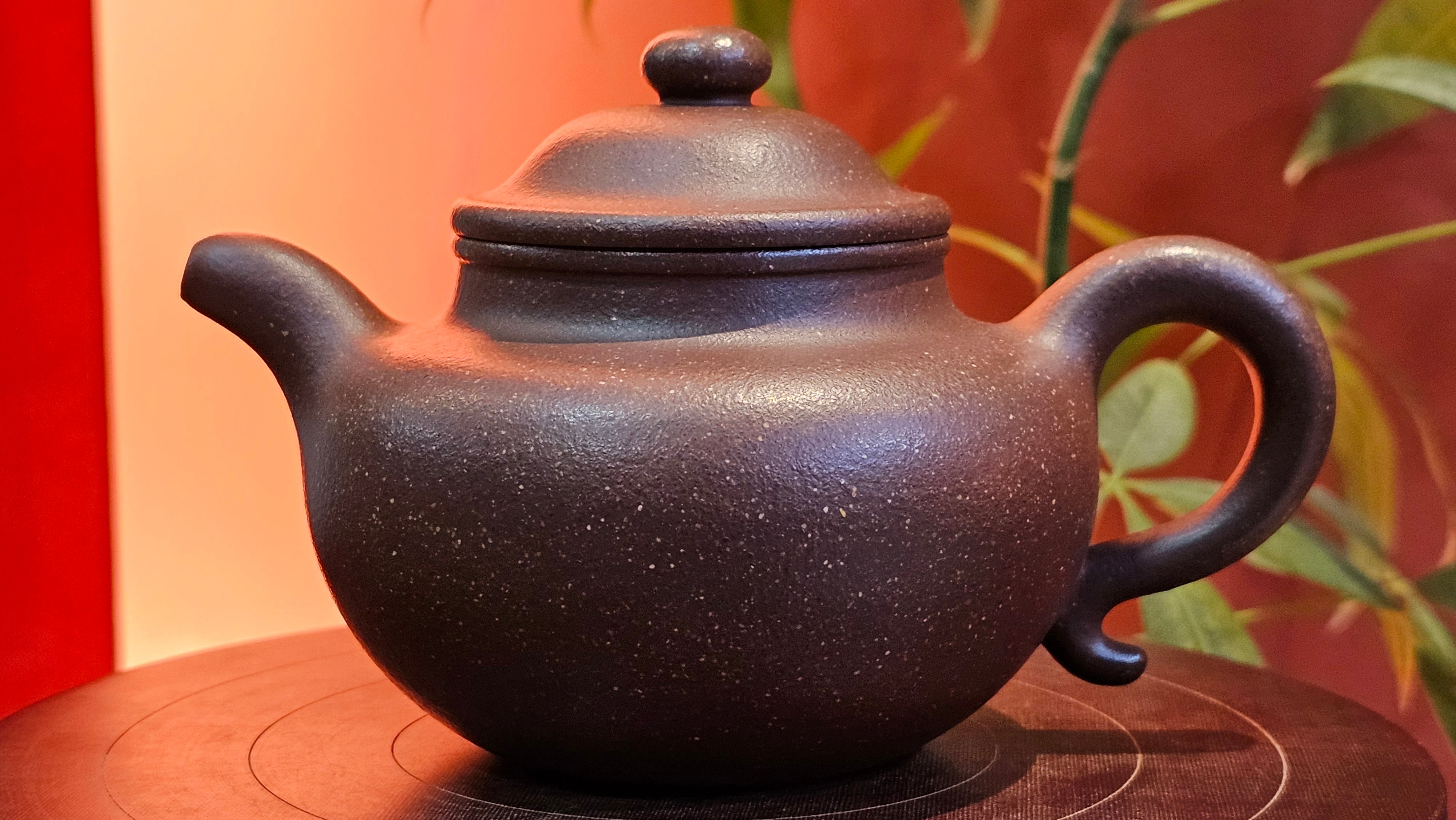 Lian Zi 莲子, 265.2ml, Lao Zi Ni 老紫泥 (Particular High Graininess, and Low Sieve Count), by Craftsman Chen Fa Chu 陈法初。