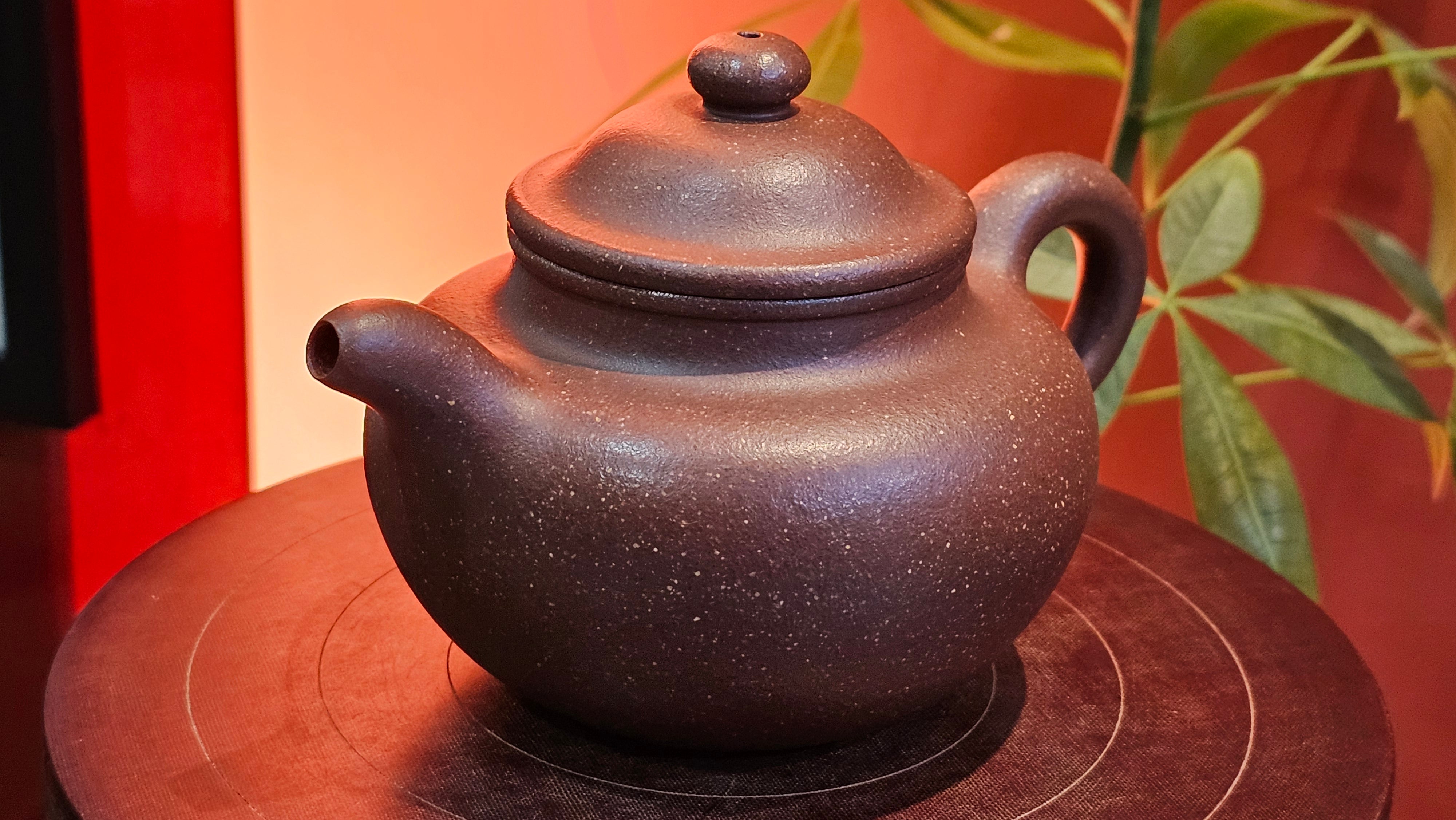 Lian Zi 莲子, 265.2ml, Lao Zi Ni 老紫泥 (Particular High Graininess, and Low Sieve Count), by Craftsman Chen Fa Chu 陈法初。