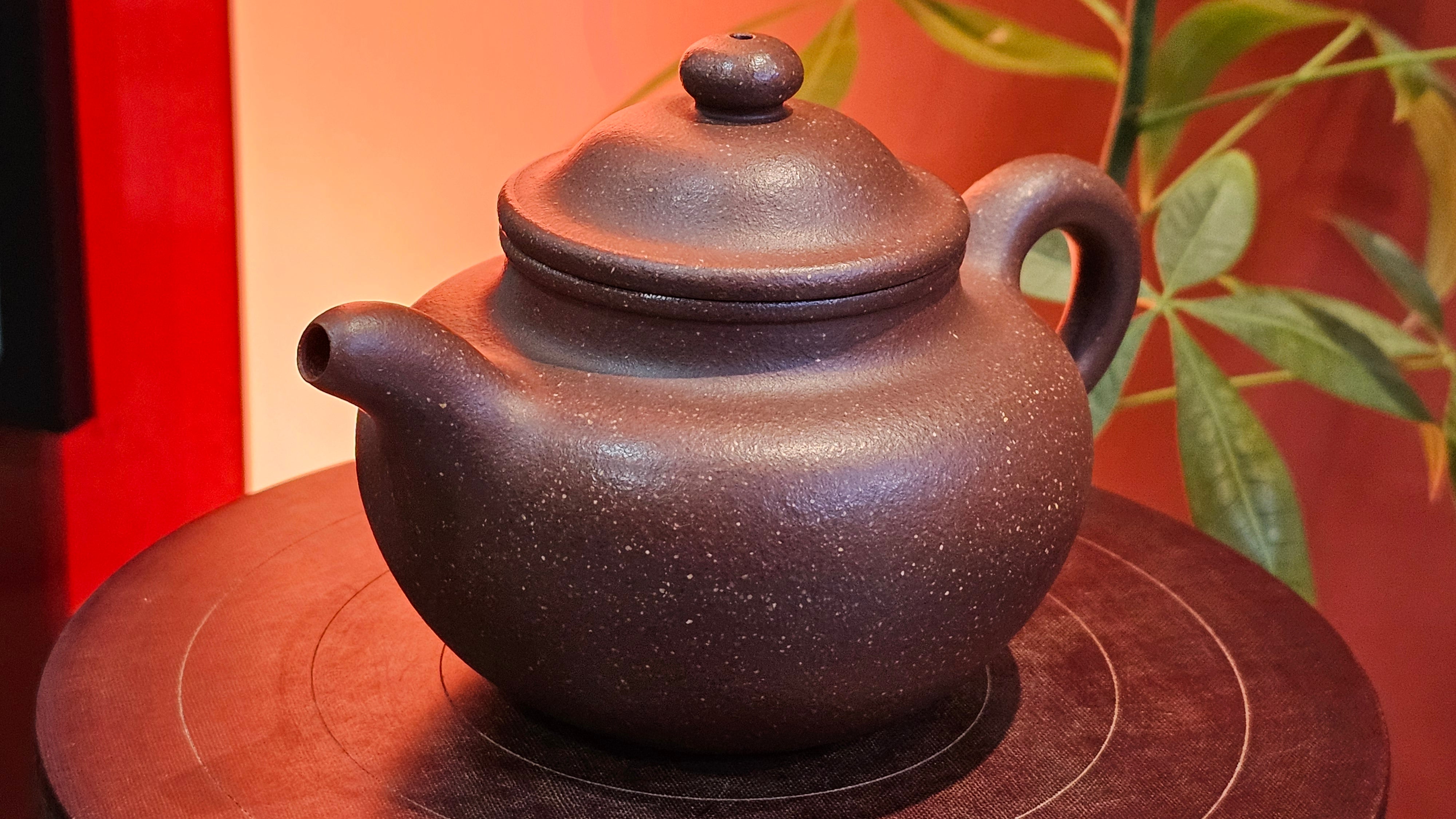 Lian Zi 莲子, 265.2ml, Lao Zi Ni 老紫泥 (Particular High Graininess, and Low Sieve Count), by Craftsman Chen Fa Chu 陈法初。