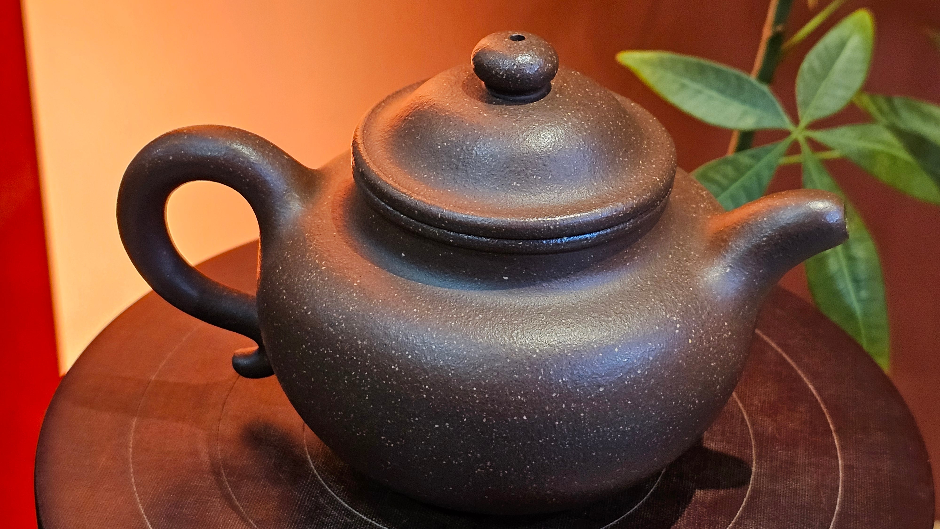 Lian Zi 莲子, 265.2ml, Lao Zi Ni 老紫泥 (Particular High Graininess, and Low Sieve Count), by Craftsman Chen Fa Chu 陈法初。