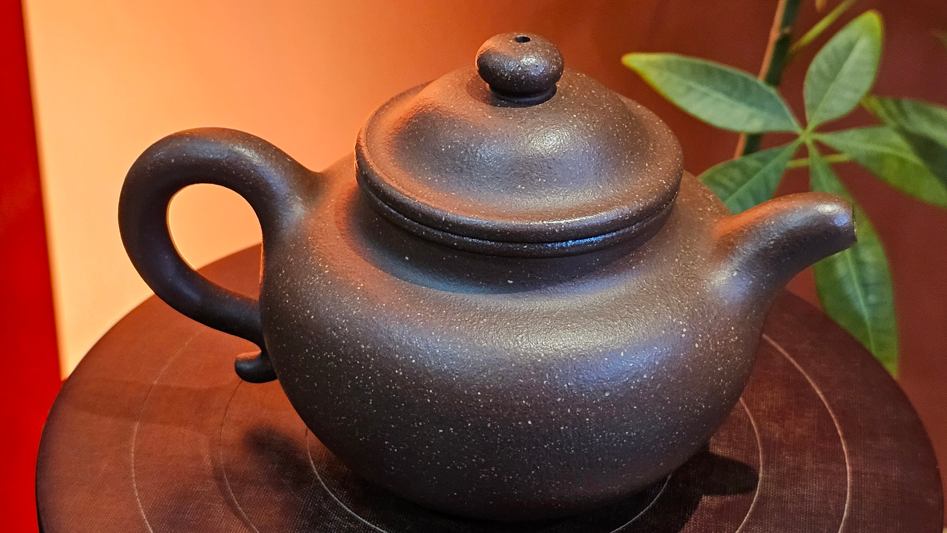 Lian Zi 莲子, 265.2ml, Lao Zi Ni 老紫泥 (Particular High Graininess, and Low Sieve Count), by Craftsman Chen Fa Chu 陈法初。