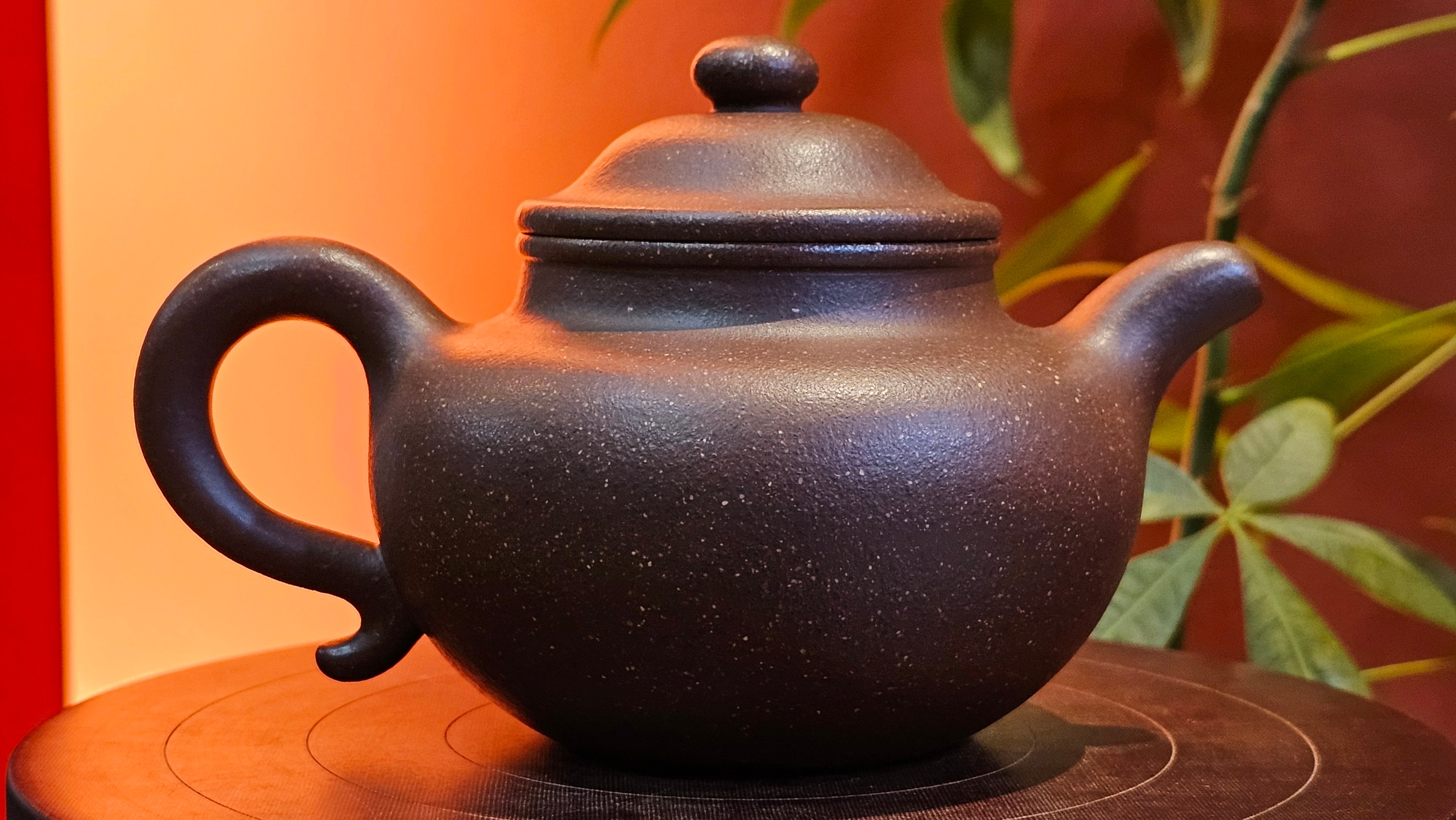 Lian Zi 莲子, 265.2ml, Lao Zi Ni 老紫泥 (Particular High Graininess, and Low Sieve Count), by Craftsman Chen Fa Chu 陈法初。