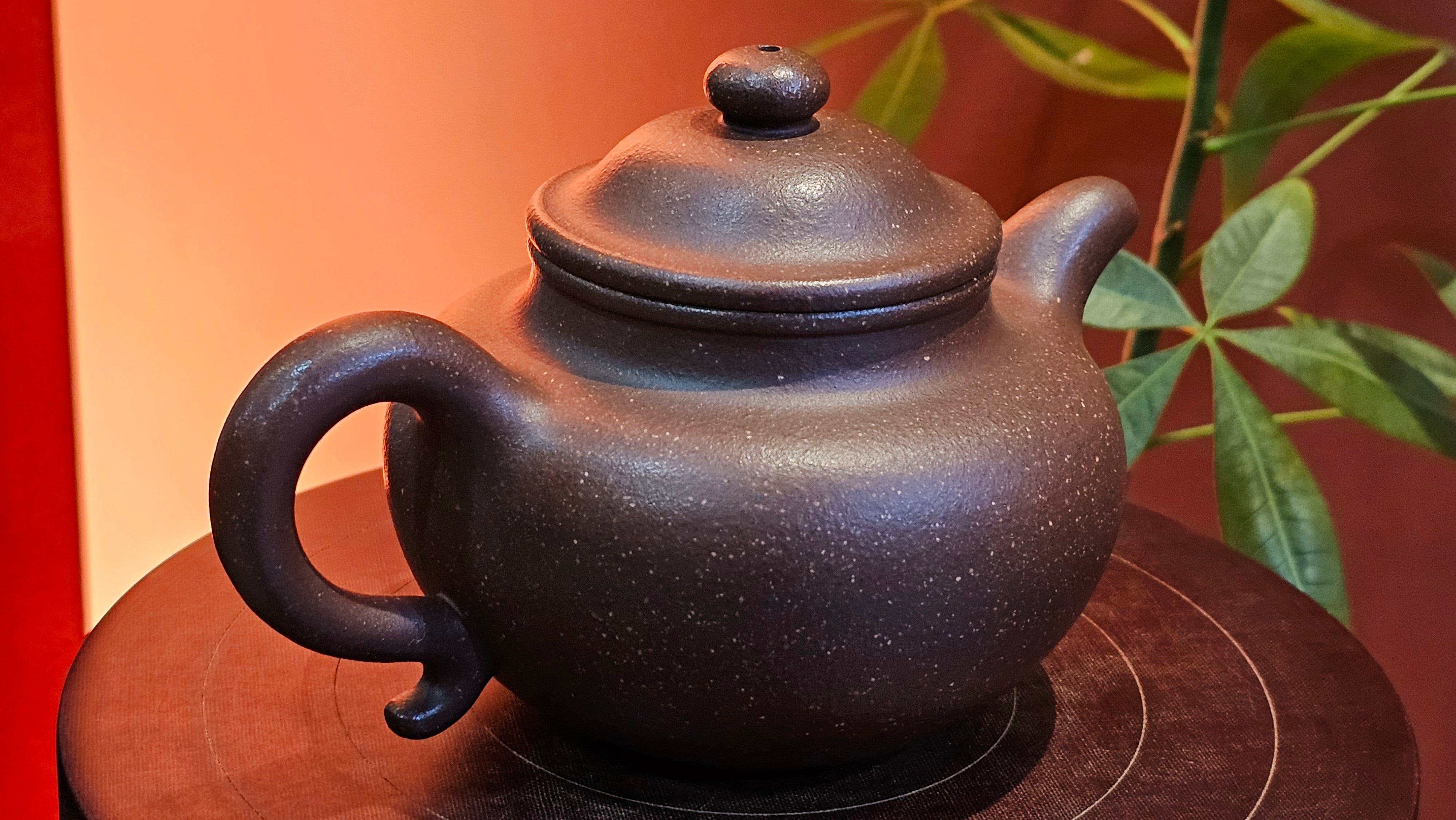 Lian Zi 莲子, 265.2ml, Lao Zi Ni 老紫泥 (Particular High Graininess, and Low Sieve Count), by Craftsman Chen Fa Chu 陈法初。