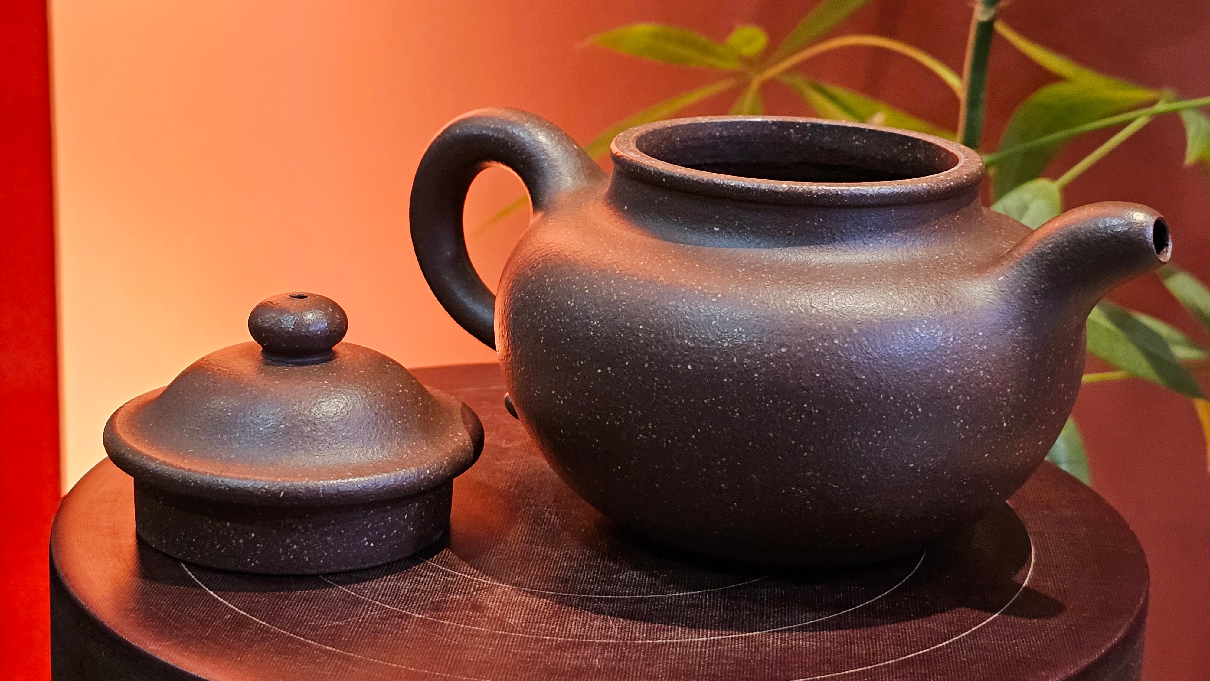 Lian Zi 莲子, 265.2ml, Lao Zi Ni 老紫泥 (Particular High Graininess, and Low Sieve Count), by Craftsman Chen Fa Chu 陈法初。