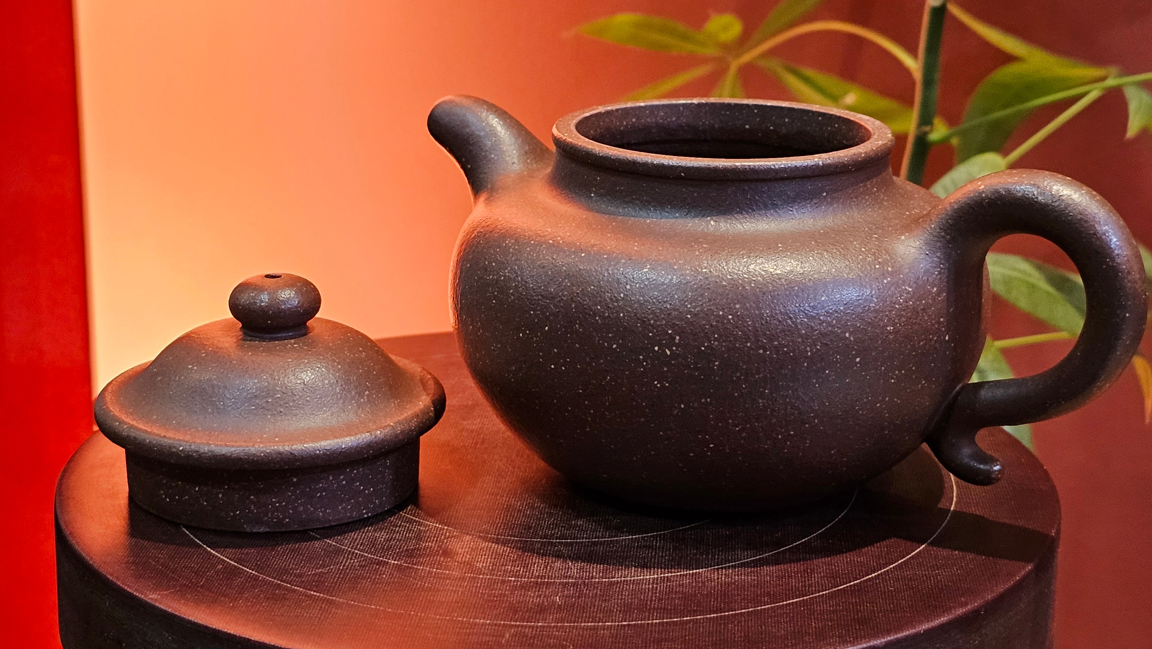 Lian Zi 莲子, 265.2ml, Lao Zi Ni 老紫泥 (Particular High Graininess, and Low Sieve Count), by Craftsman Chen Fa Chu 陈法初。