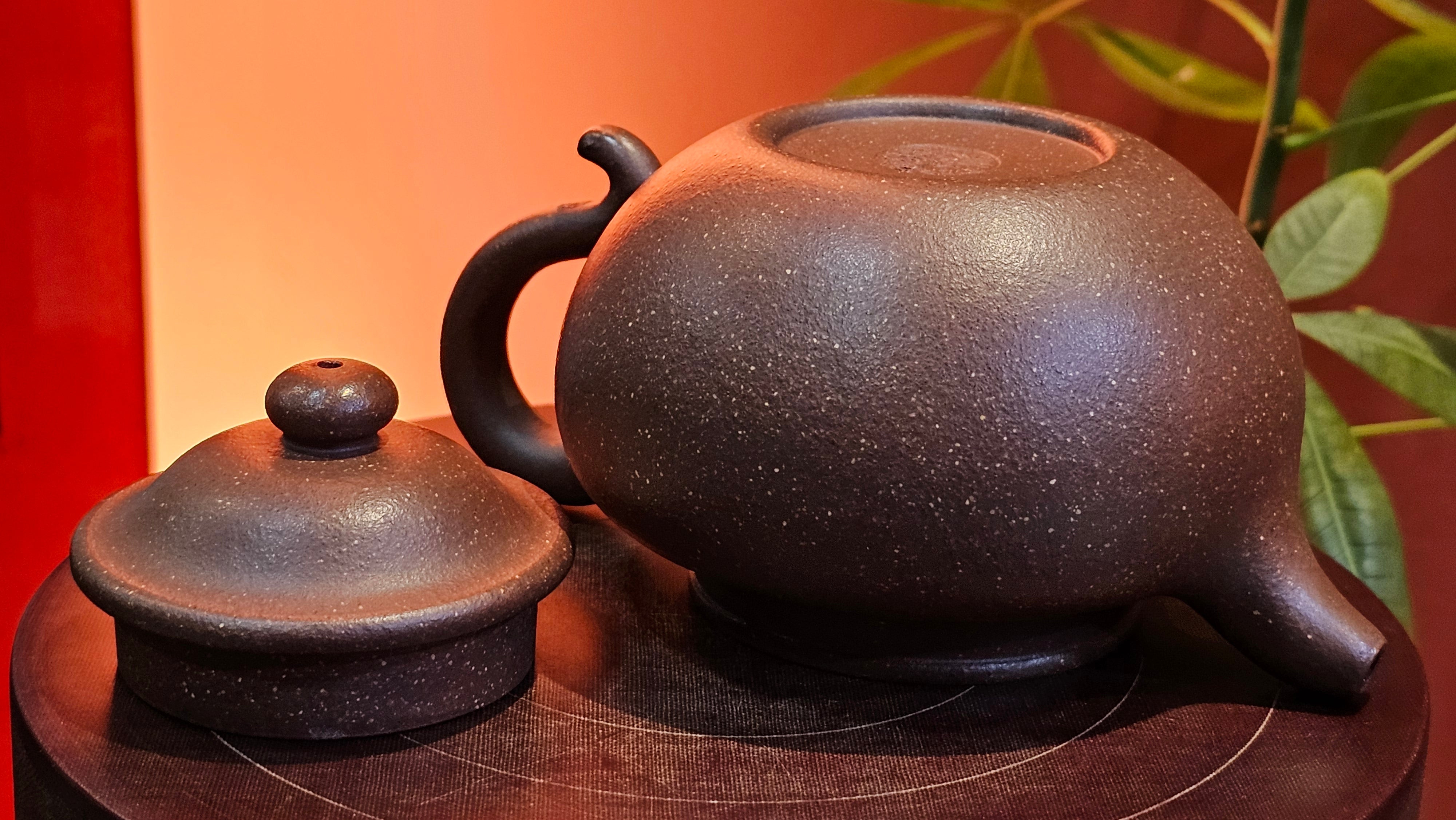 Lian Zi 莲子, 265.2ml, Lao Zi Ni 老紫泥 (Particular High Graininess, and Low Sieve Count), by Craftsman Chen Fa Chu 陈法初。