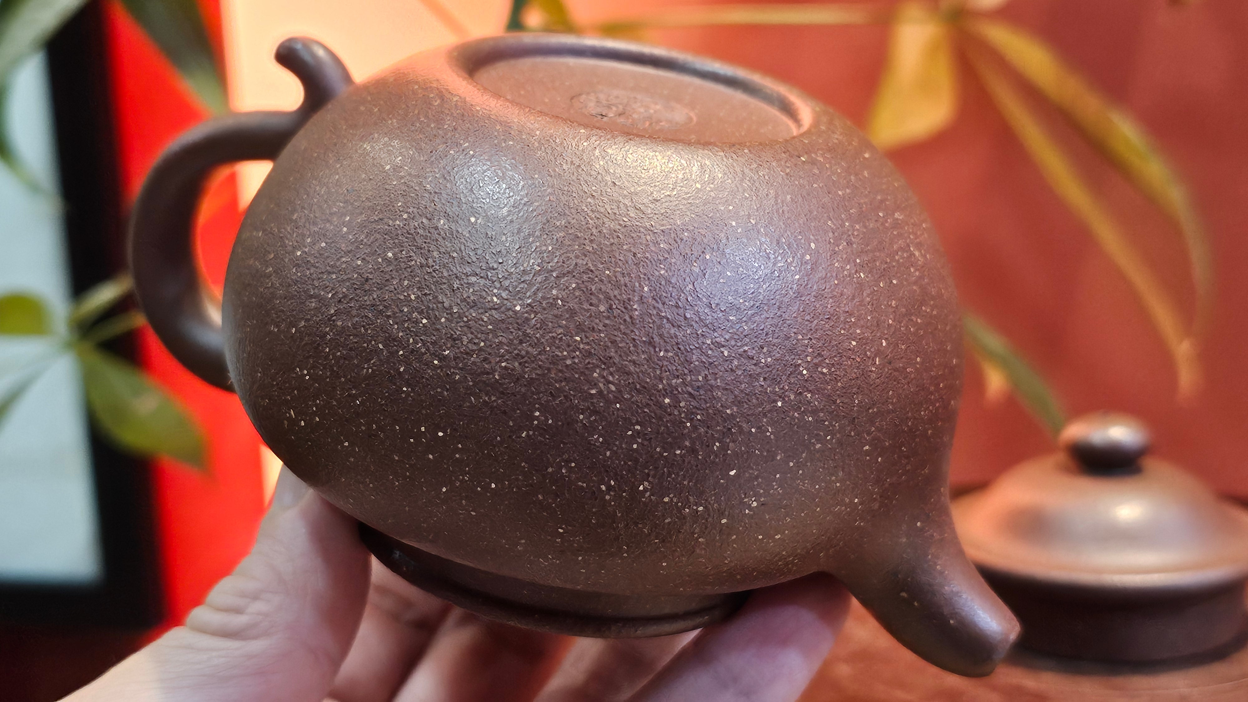 Lian Zi 莲子, 265.2ml, Lao Zi Ni 老紫泥 (Particular High Graininess, and Low Sieve Count), by Craftsman Chen Fa Chu 陈法初。