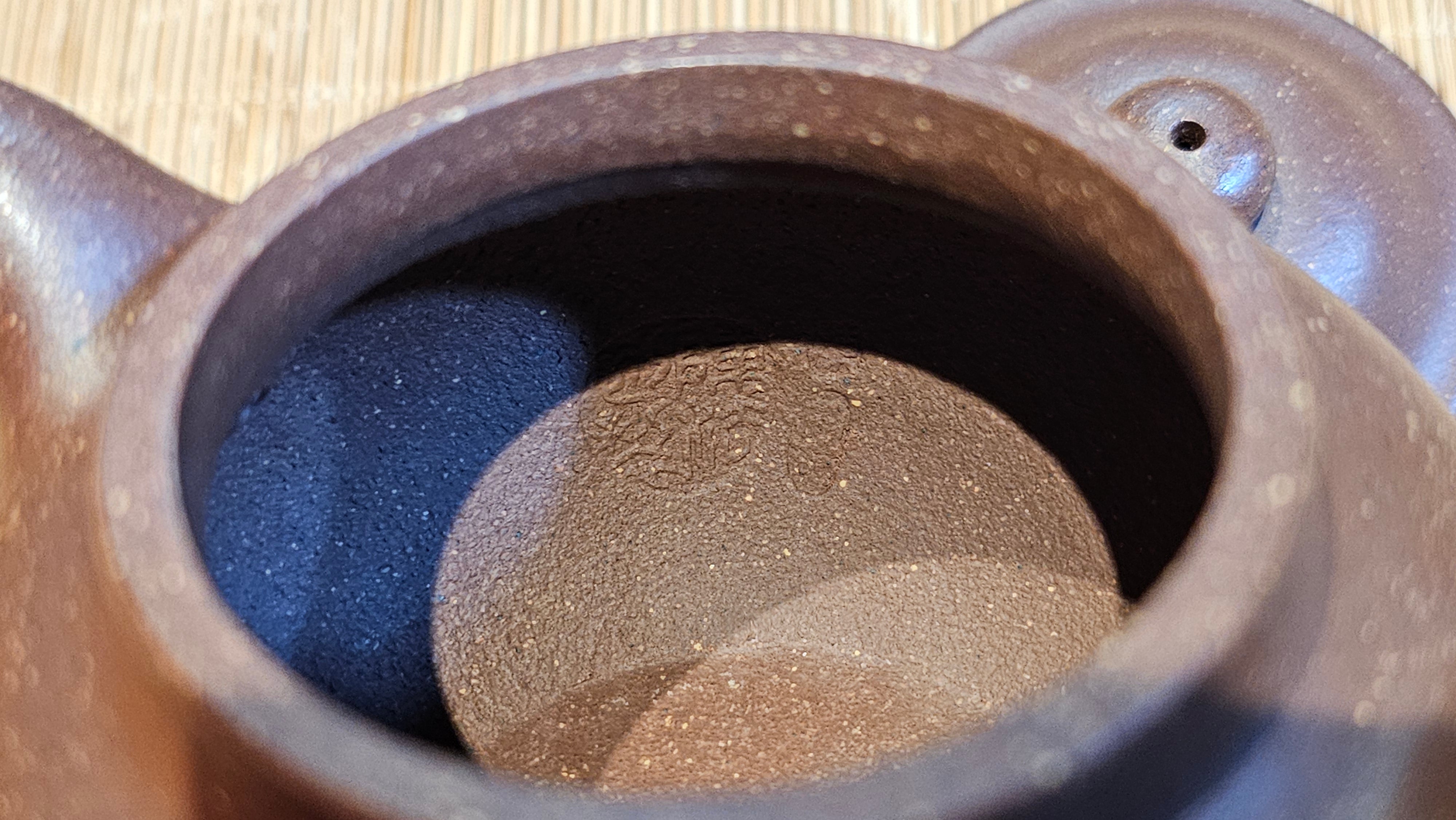 Lian Zi 莲子, 265.2ml, Lao Zi Ni 老紫泥 (Particular High Graininess, and Low Sieve Count), by Craftsman Chen Fa Chu 陈法初。