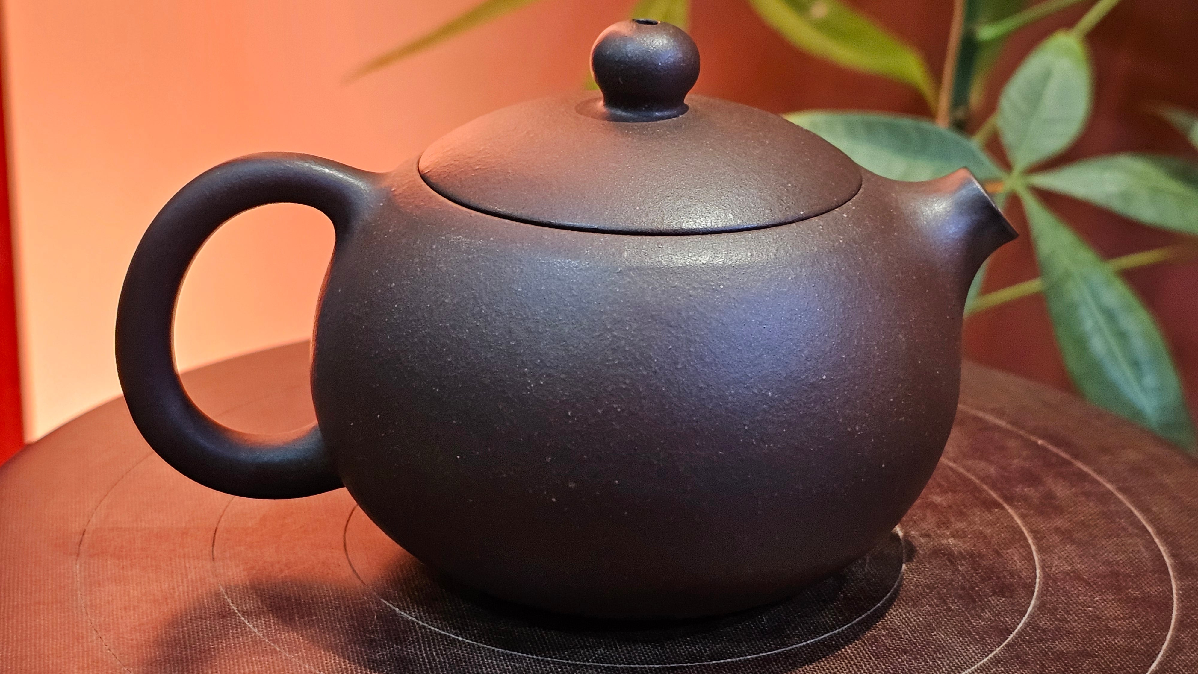 Xi Shi 西施, 159.5ml, Lao Zi Ni 老紫泥, by Craftsman Gu Xiao Ming 顾小明。