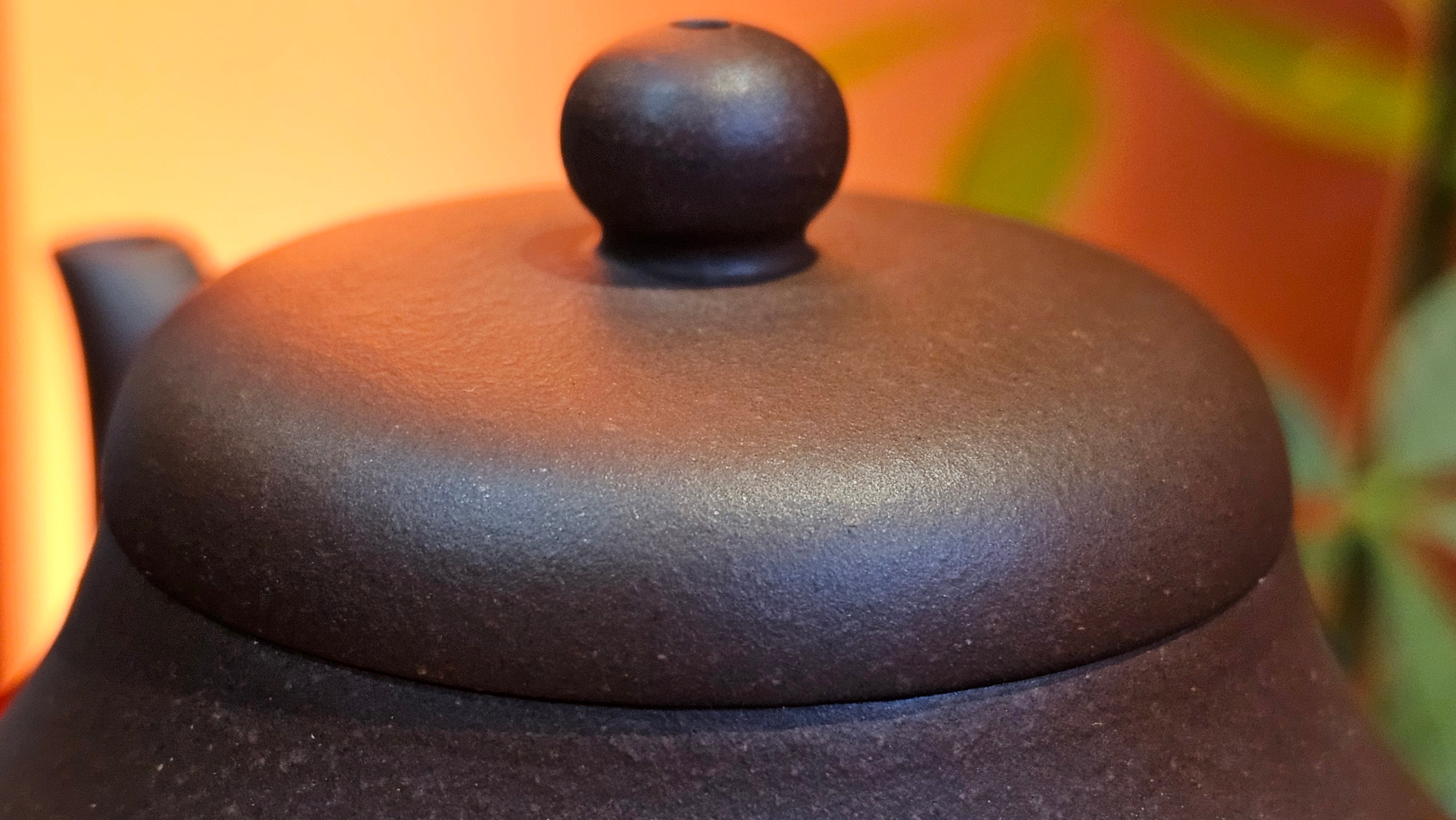 Jun De 君德, 190.2ml, Di Cao Qing Zi Ni 底槽青紫泥, by Craftsman Gu Xiao Ming 顾小明。