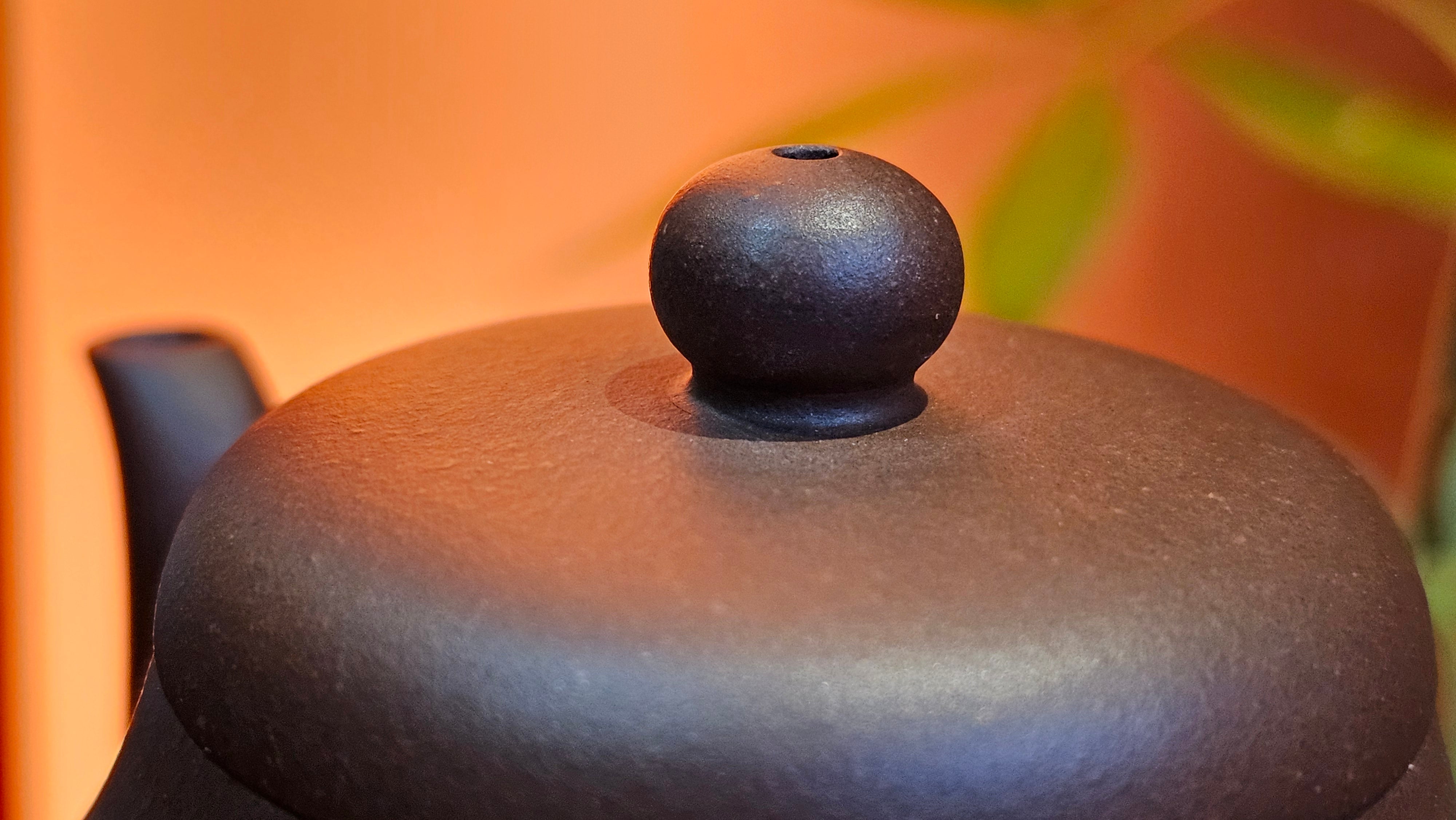 Jun De 君德, 190.2ml, Di Cao Qing Zi Ni 底槽青紫泥, by Craftsman Gu Xiao Ming 顾小明。