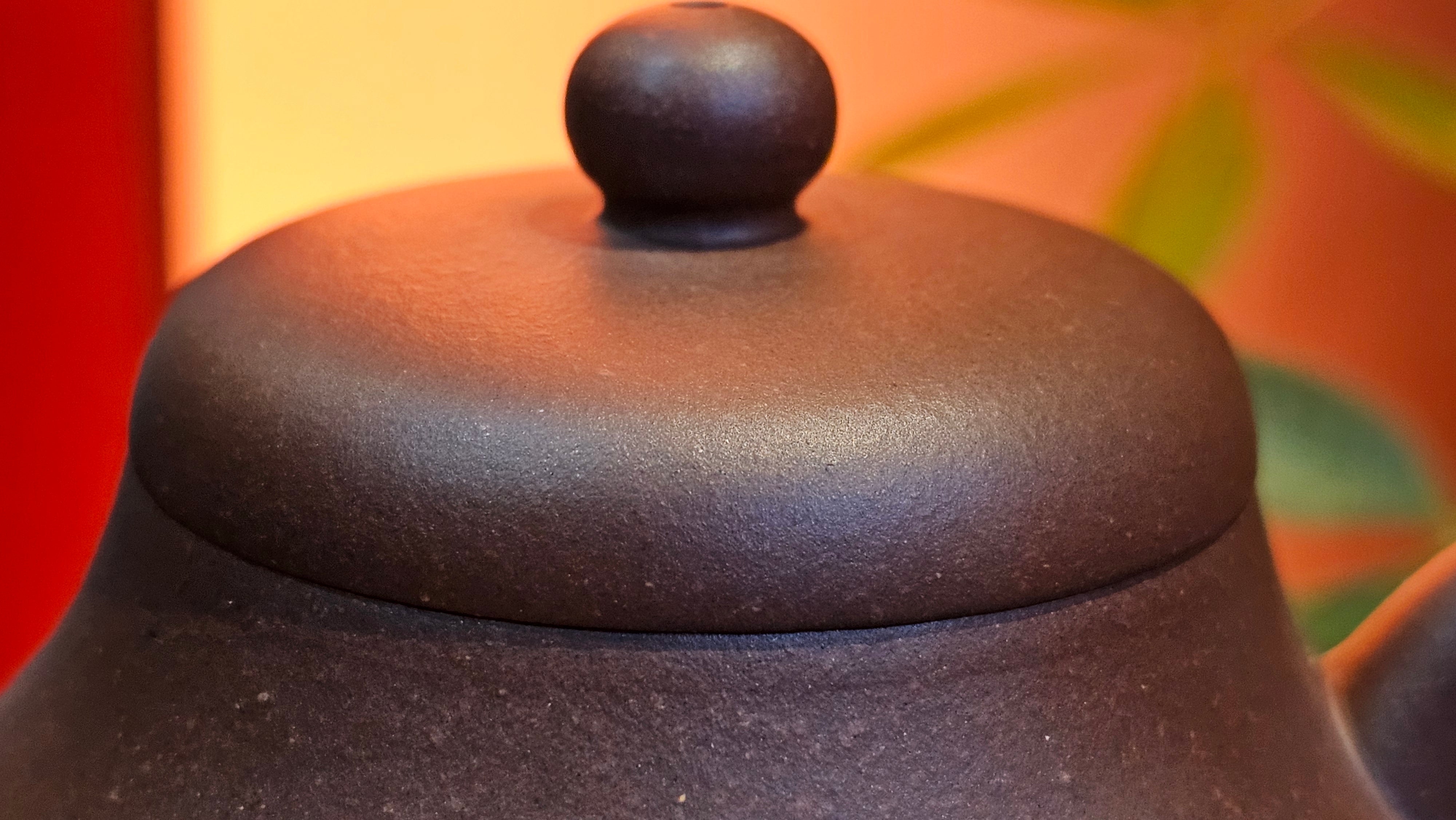 Jun De 君德, 190.2ml, Di Cao Qing Zi Ni 底槽青紫泥, by Craftsman Gu Xiao Ming 顾小明。