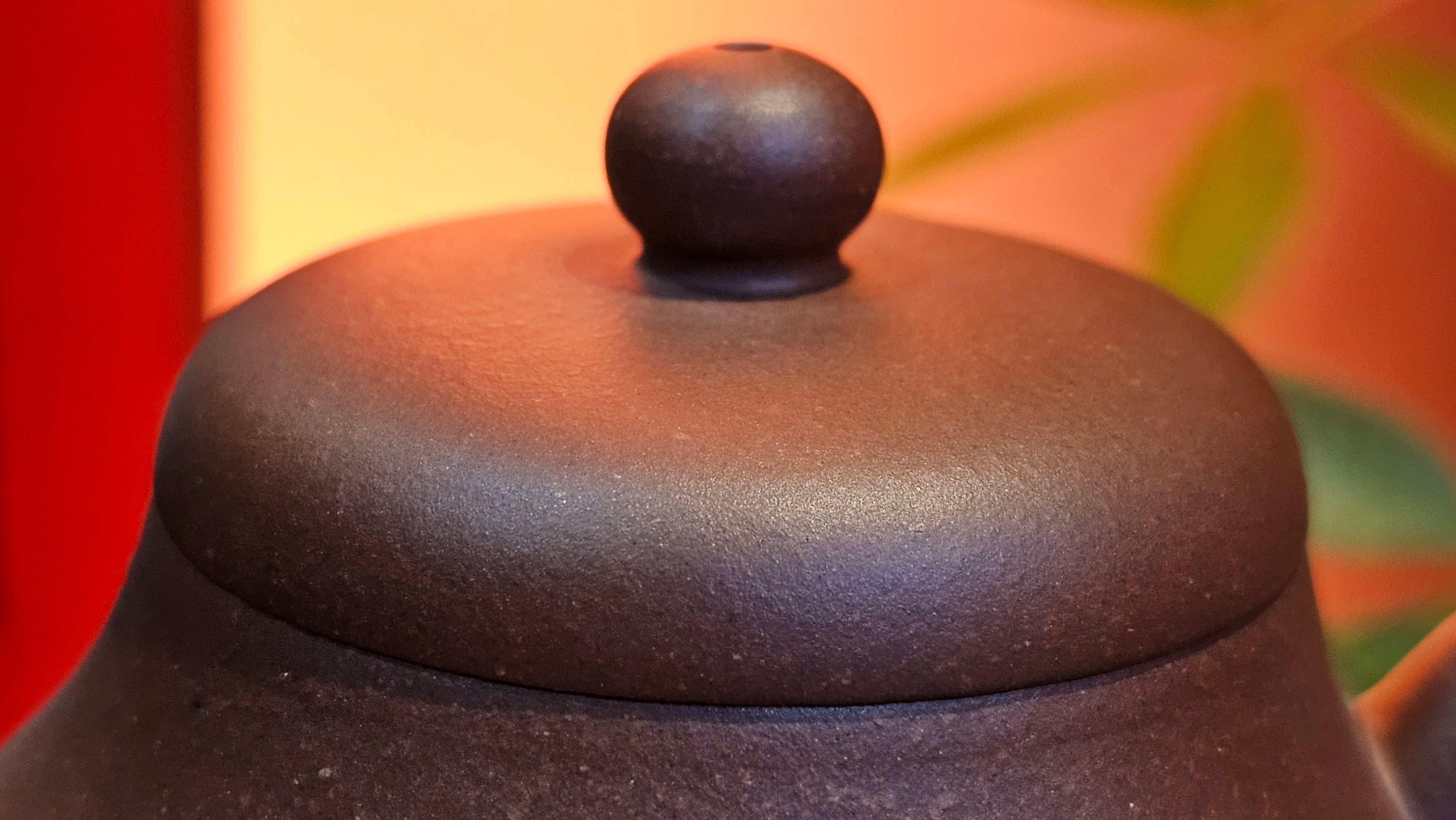 Jun De 君德, 190.2ml, Di Cao Qing Zi Ni 底槽青紫泥, by Craftsman Gu Xiao Ming 顾小明。