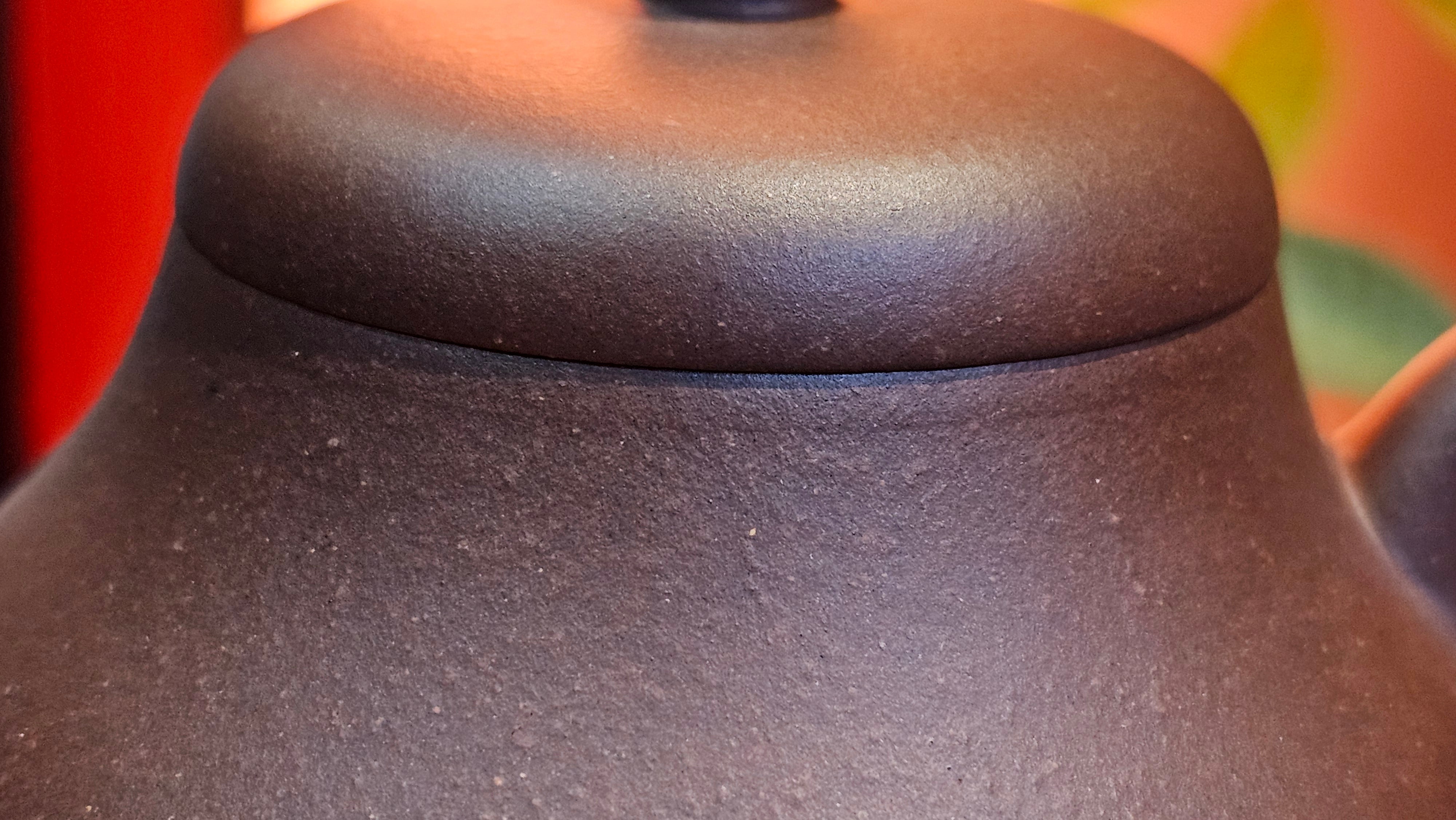 Jun De 君德, 190.2ml, Di Cao Qing Zi Ni 底槽青紫泥, by Craftsman Gu Xiao Ming 顾小明。