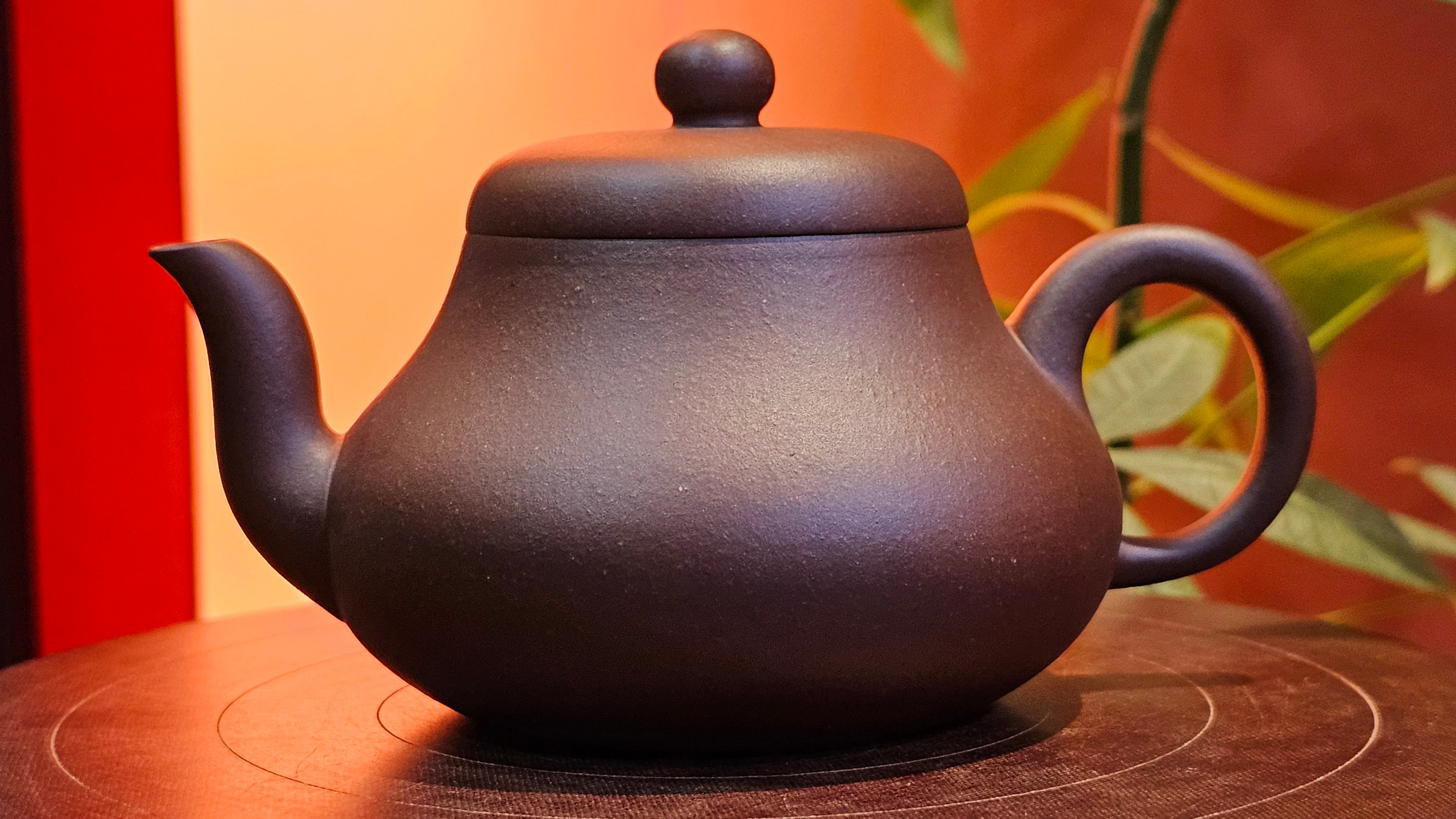 Jun De 君德, 190.2ml, Di Cao Qing Zi Ni 底槽青紫泥, by Craftsman Gu Xiao Ming 顾小明。