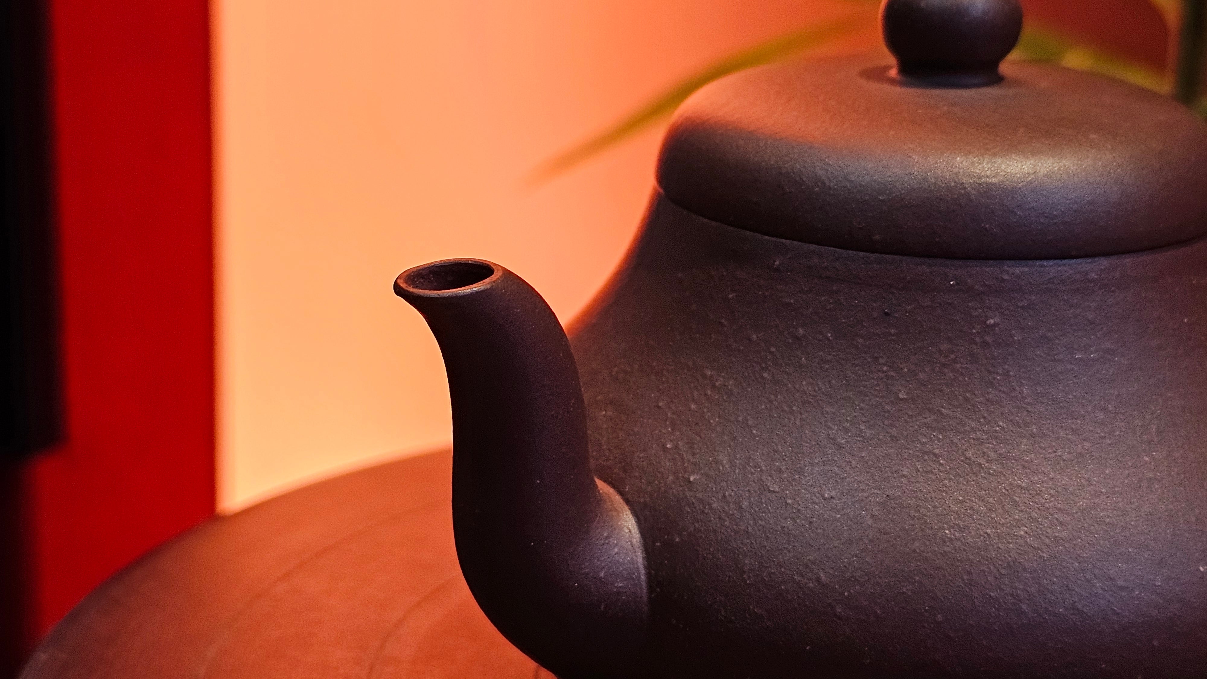 Jun De 君德, 190.2ml, Di Cao Qing Zi Ni 底槽青紫泥, by Craftsman Gu Xiao Ming 顾小明。