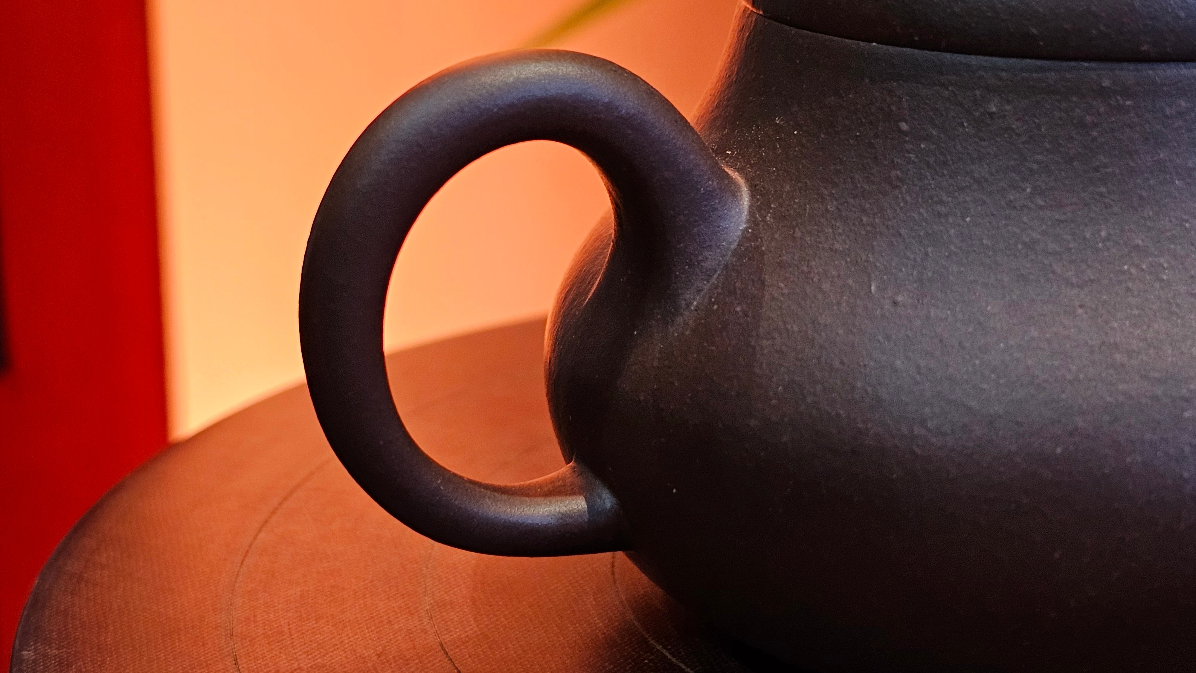 Jun De 君德, 190.2ml, Di Cao Qing Zi Ni 底槽青紫泥, by Craftsman Gu Xiao Ming 顾小明。