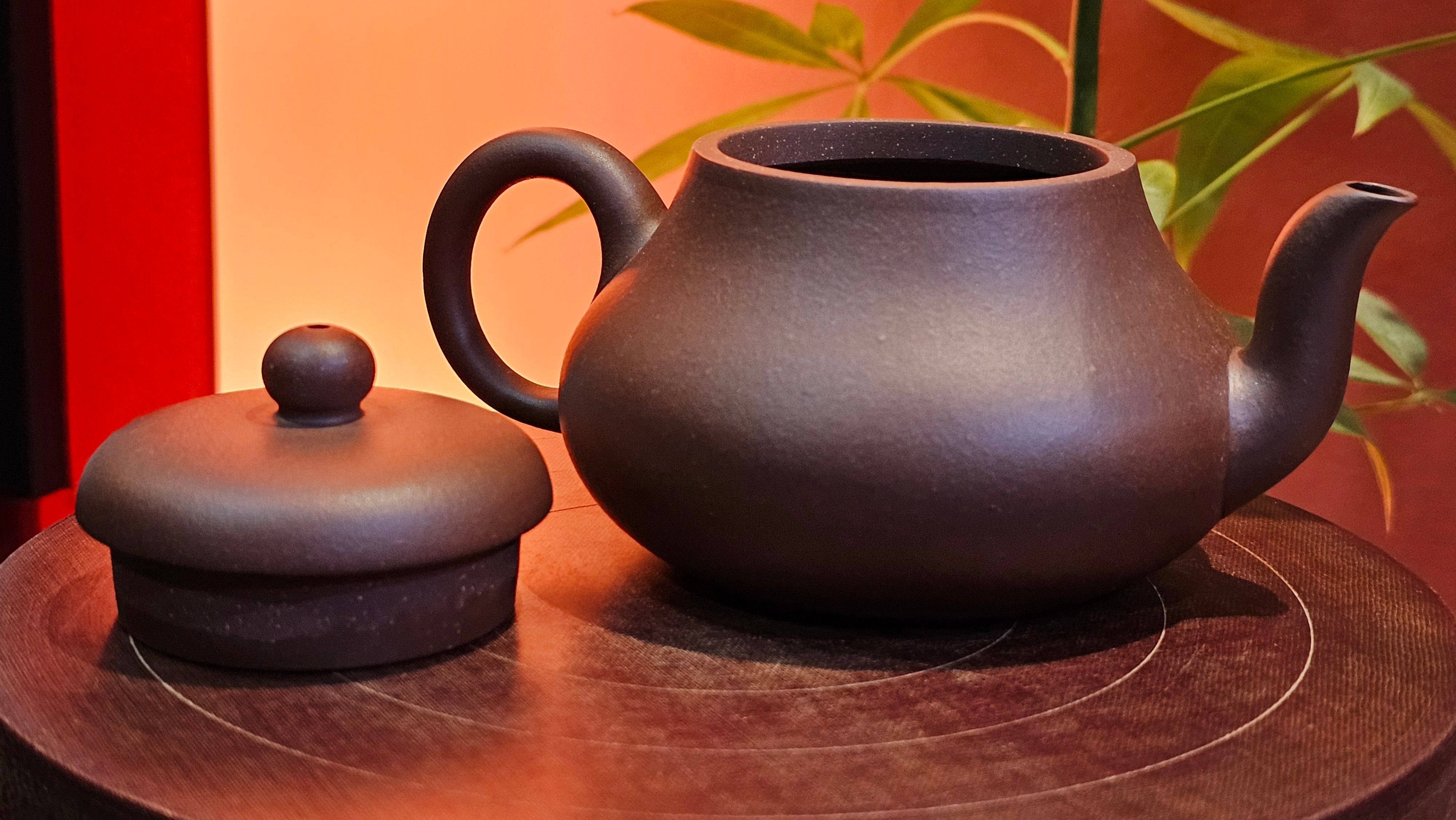 Jun De 君德, 190.2ml, Di Cao Qing Zi Ni 底槽青紫泥, by Craftsman Gu Xiao Ming 顾小明。