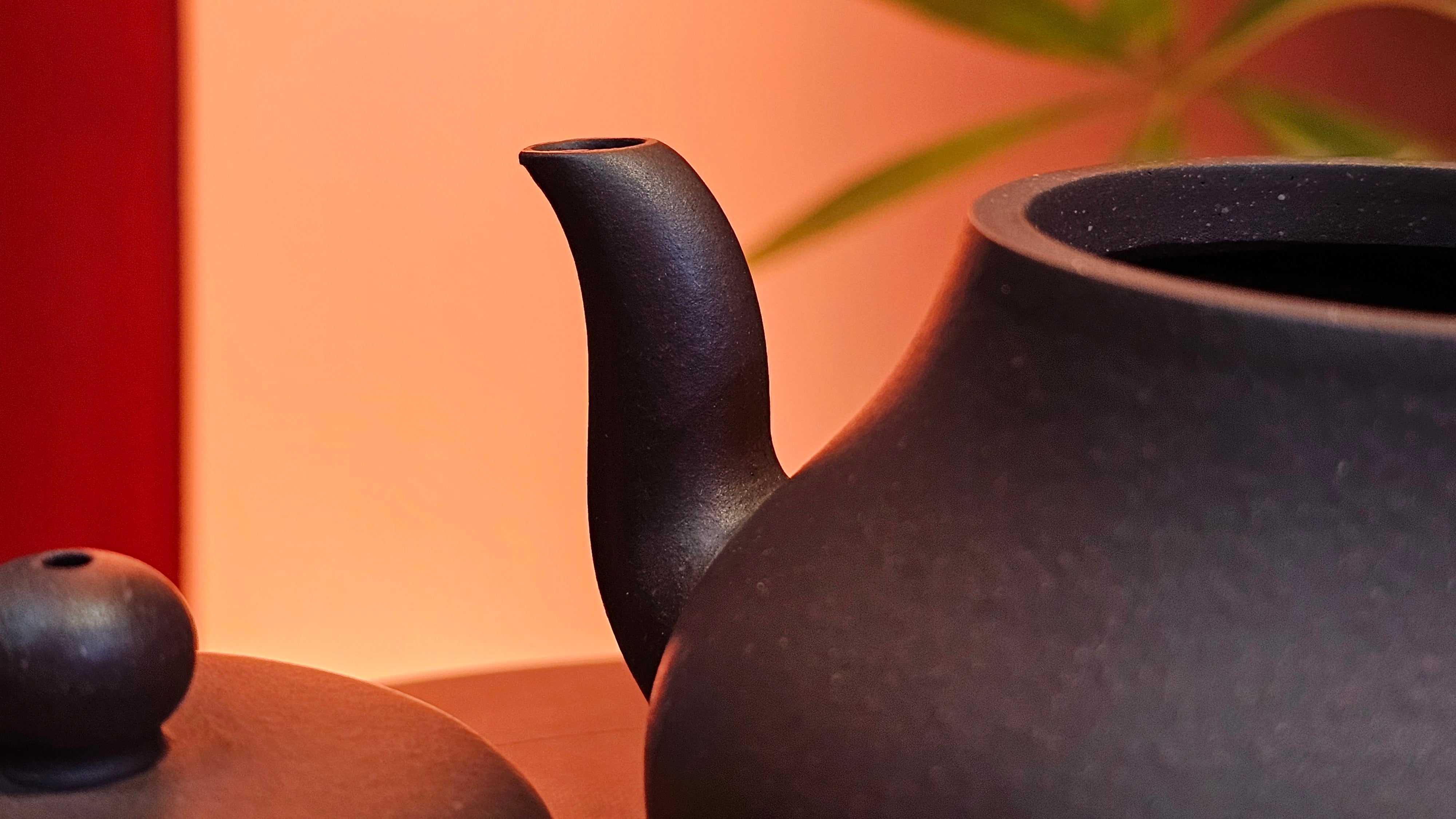 Jun De 君德, 190.2ml, Di Cao Qing Zi Ni 底槽青紫泥, by Craftsman Gu Xiao Ming 顾小明。