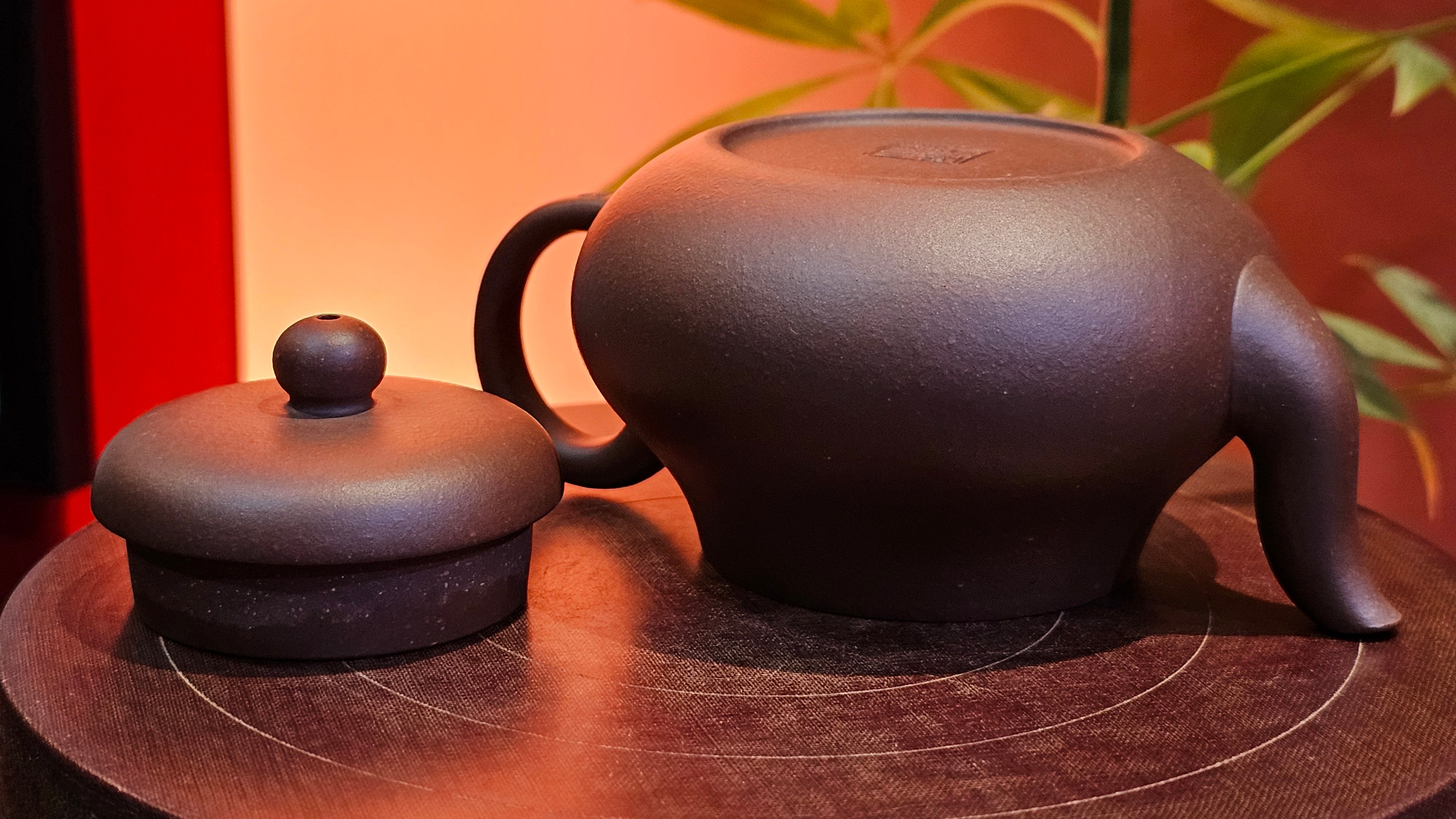 Jun De 君德, 190.2ml, Di Cao Qing Zi Ni 底槽青紫泥, by Craftsman Gu Xiao Ming 顾小明。